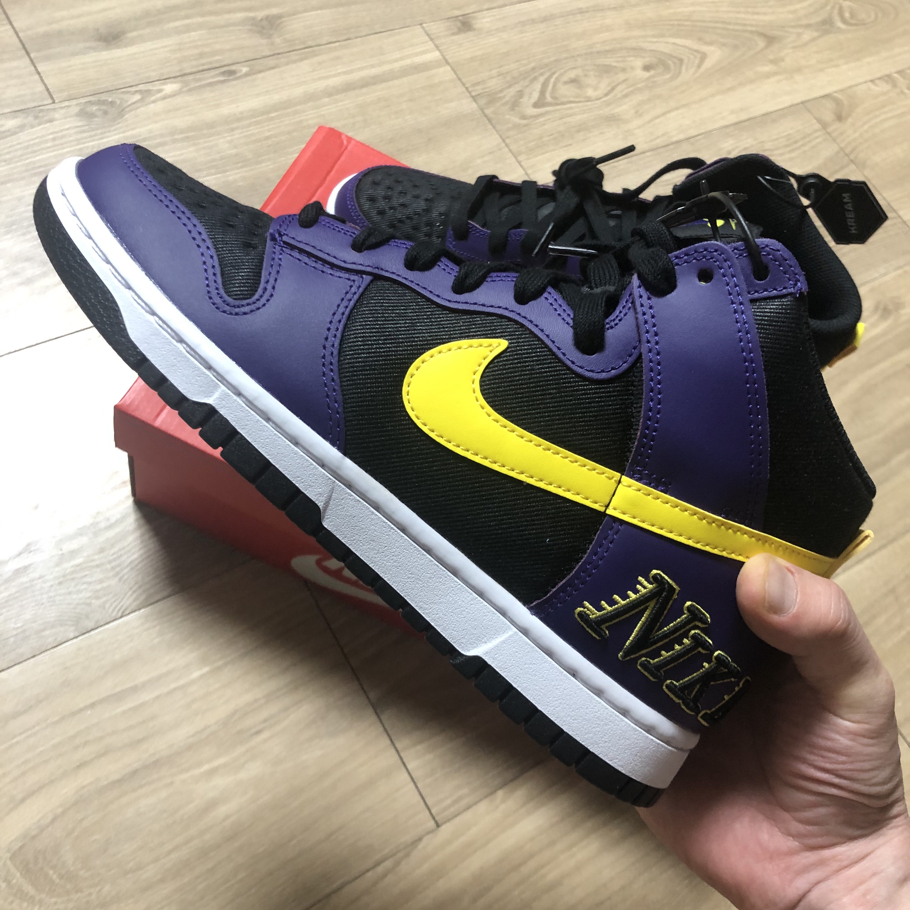 Nike Dunk High PRM EMB Court Purple 착용 스타일 - 3