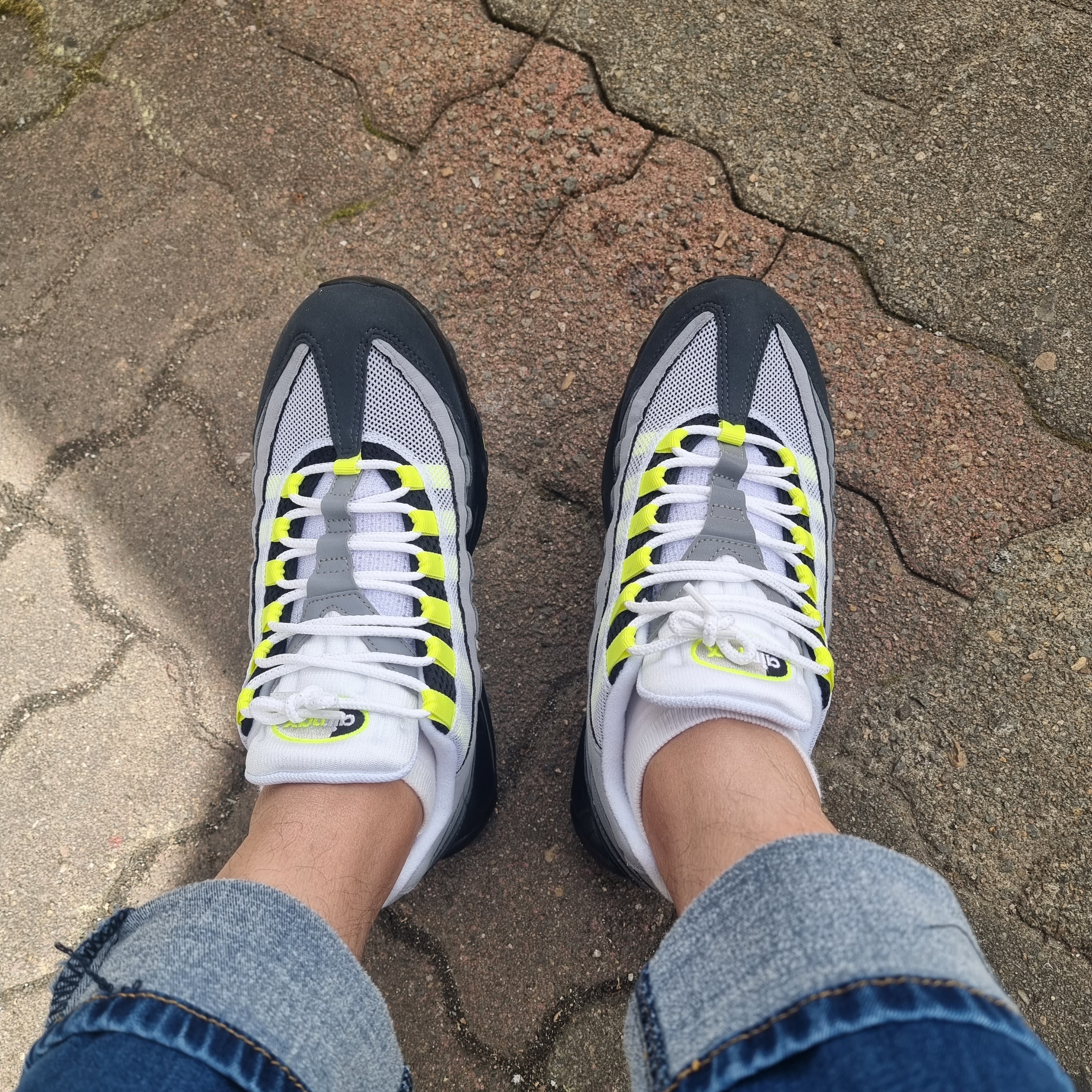 Nike Air Max 95 OG Neon Yellow 2020 착용 스타일 - 2