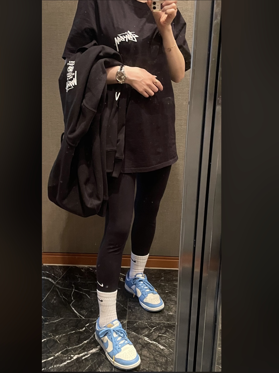 (W) Nike Dunk Low Coast, Stussy Reflection T-Shirt Black 착용 스타일 - 1