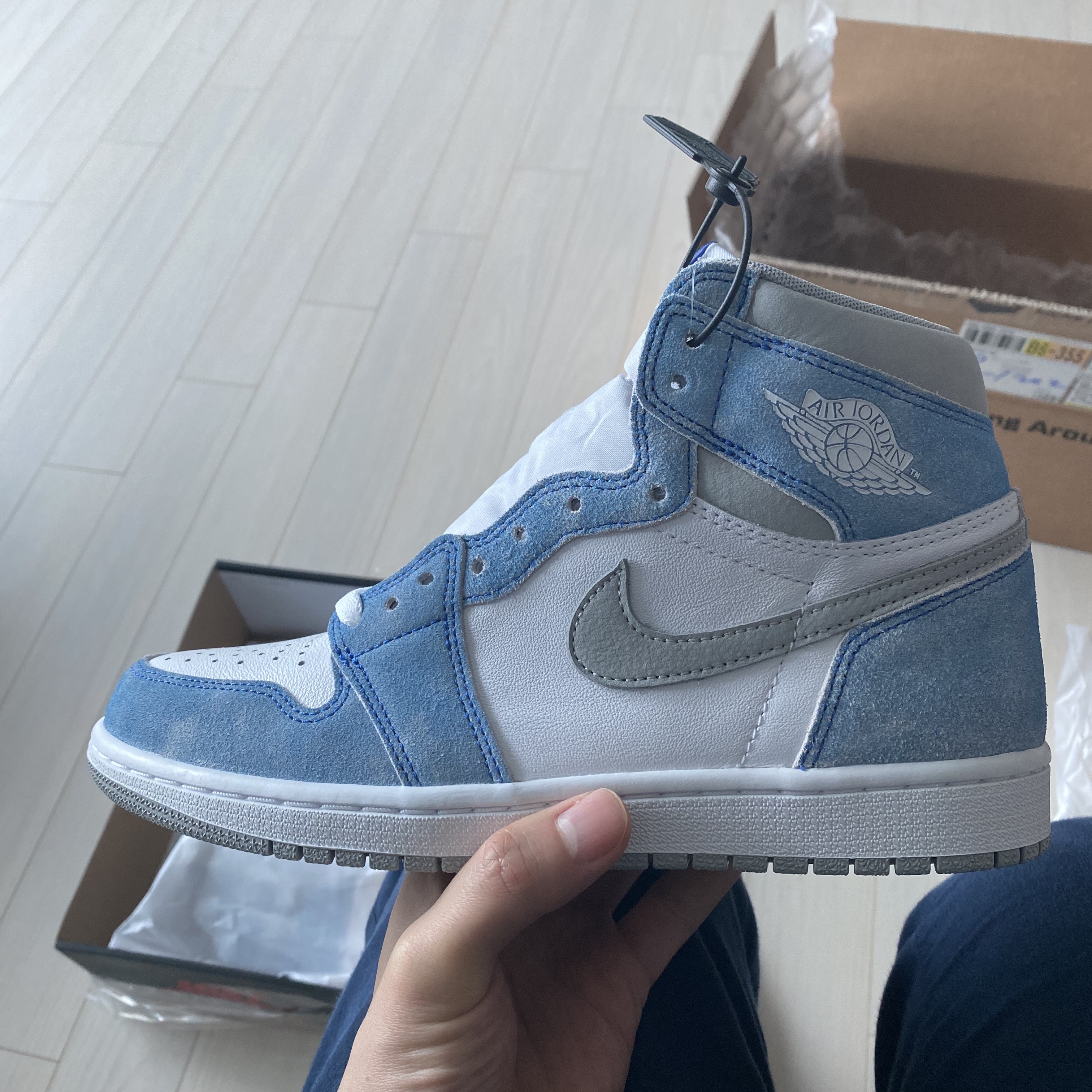Jordan 1 Retro High OG Hyper Royal 착용 스타일