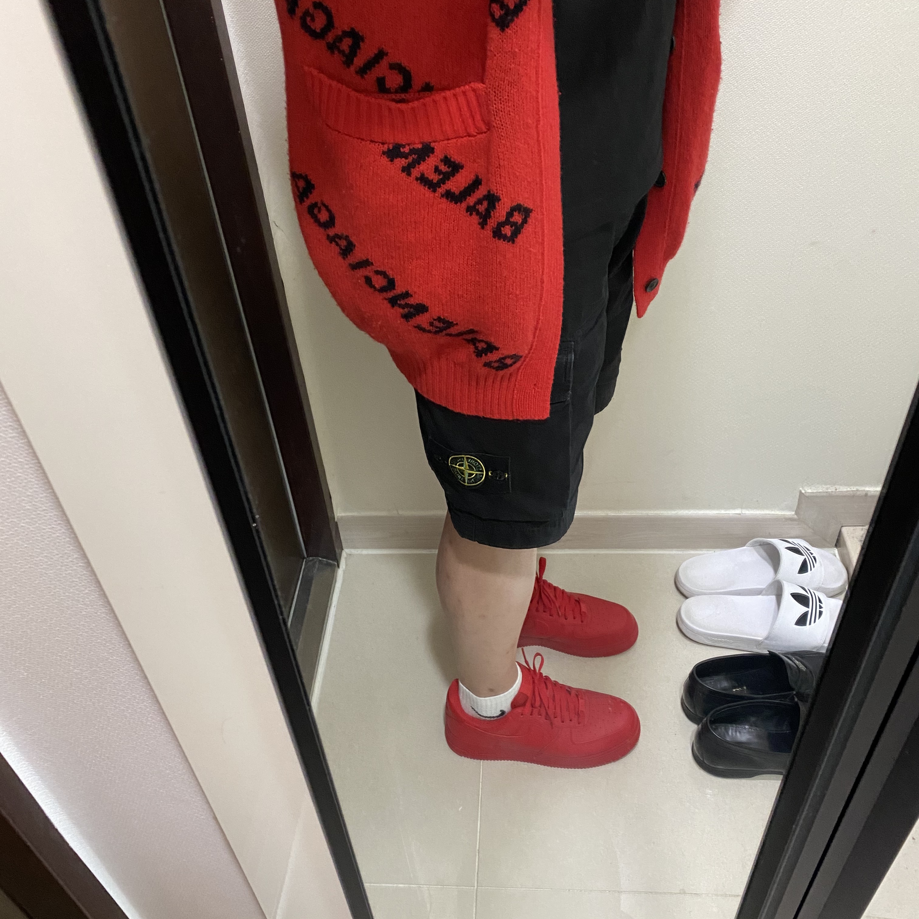 Nike Air Force 1 '07 LV8 Low 1 Triple Red 착용 스타일 - 1