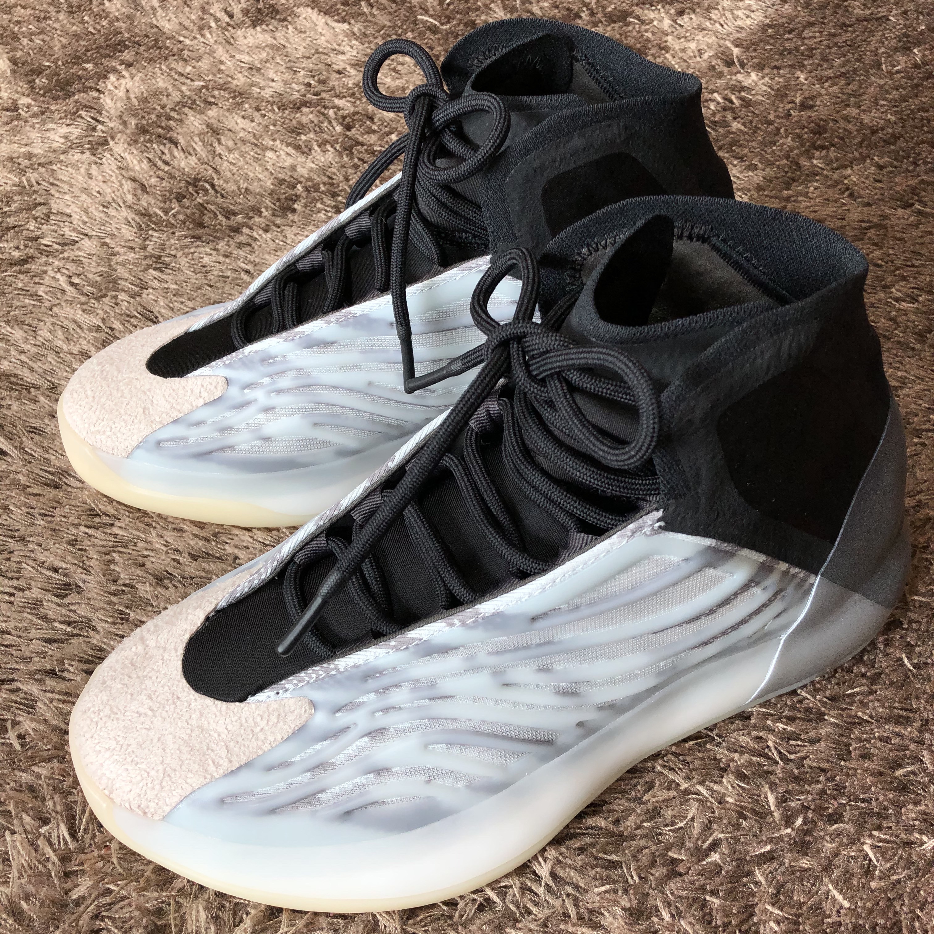 Adidas Yeezy QNTM BSKTBL 착용 스타일 - 4