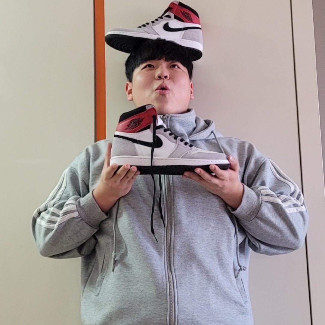 Jordan 1 Retro High OG Light Smoke Grey 착용 스타일 - 1