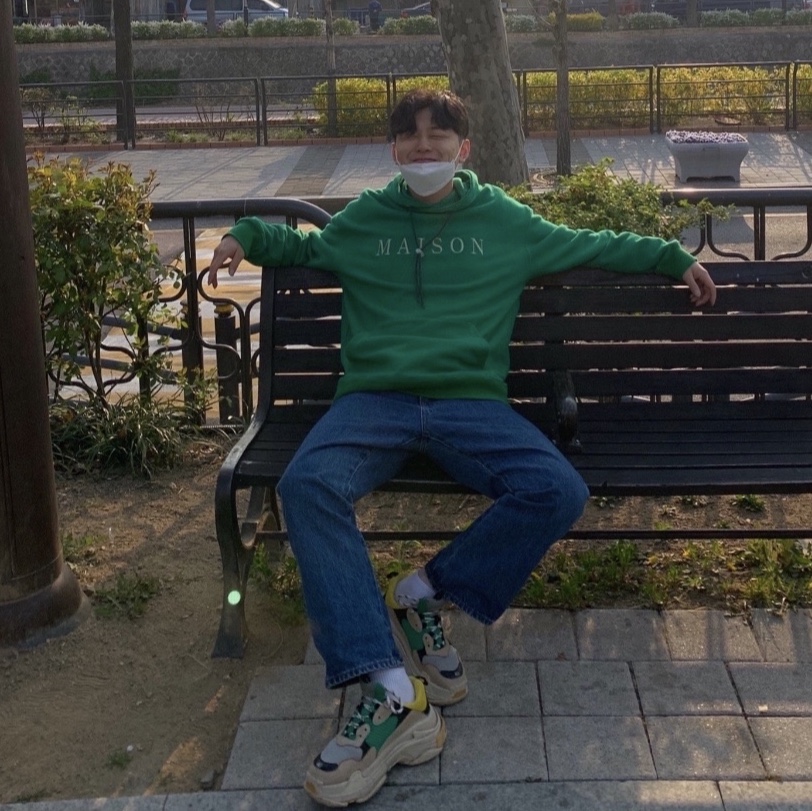 Balenciaga Triple S Yellow Green 착용 스타일