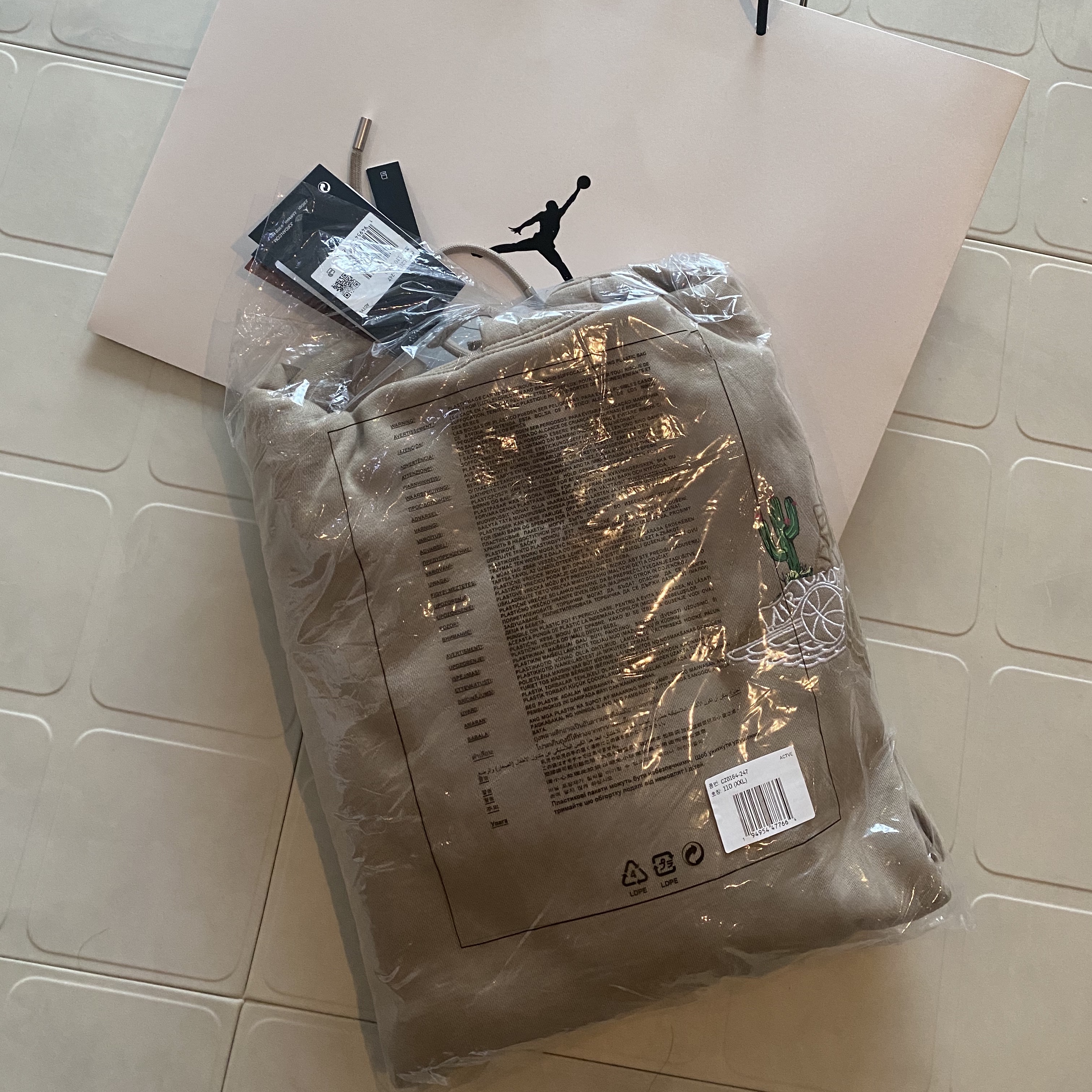 Jordan x Travis Scott Pullover Hoodie - Asia 착용 스타일