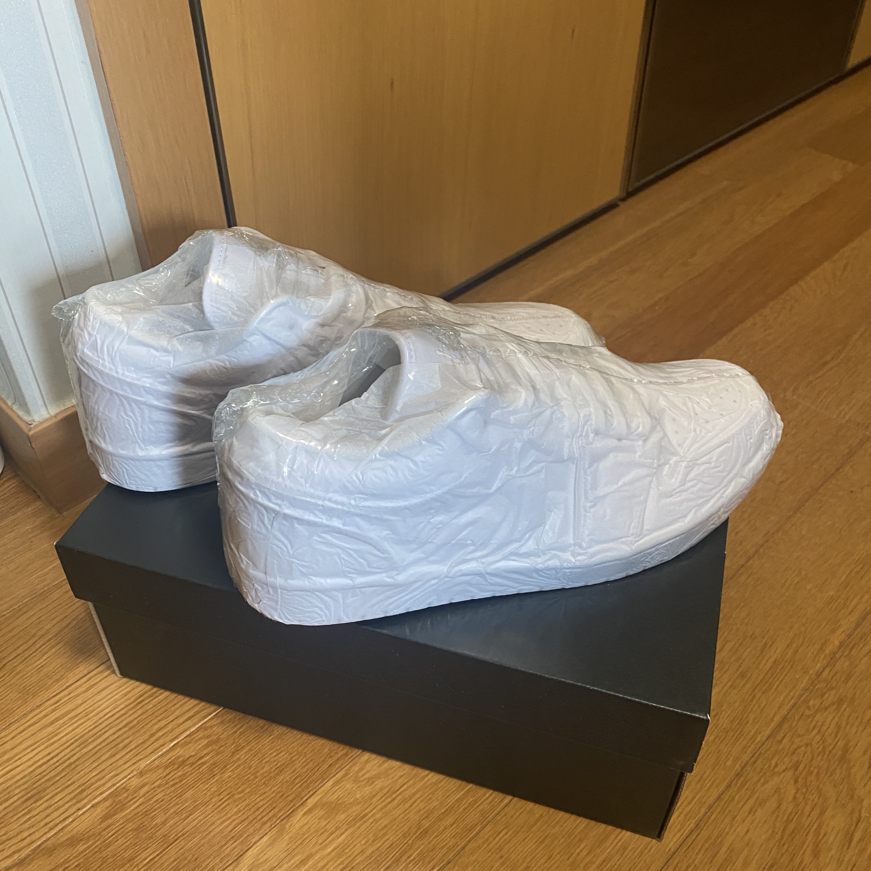 Jordan 1 Low Triple White Tumbled Leather 2020 착용 스타일 - 5