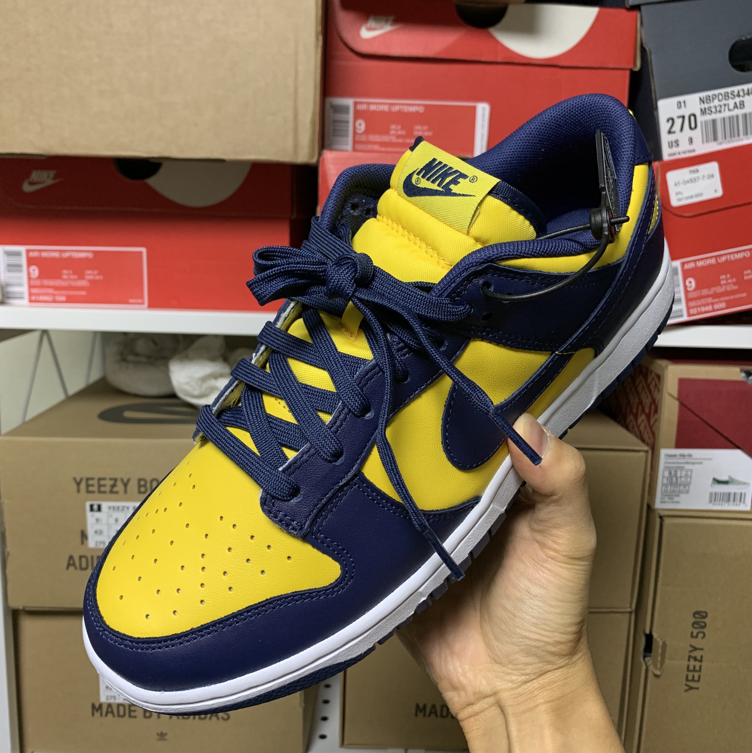Nike Dunk Low Retro Varsity Maize 착용 스타일