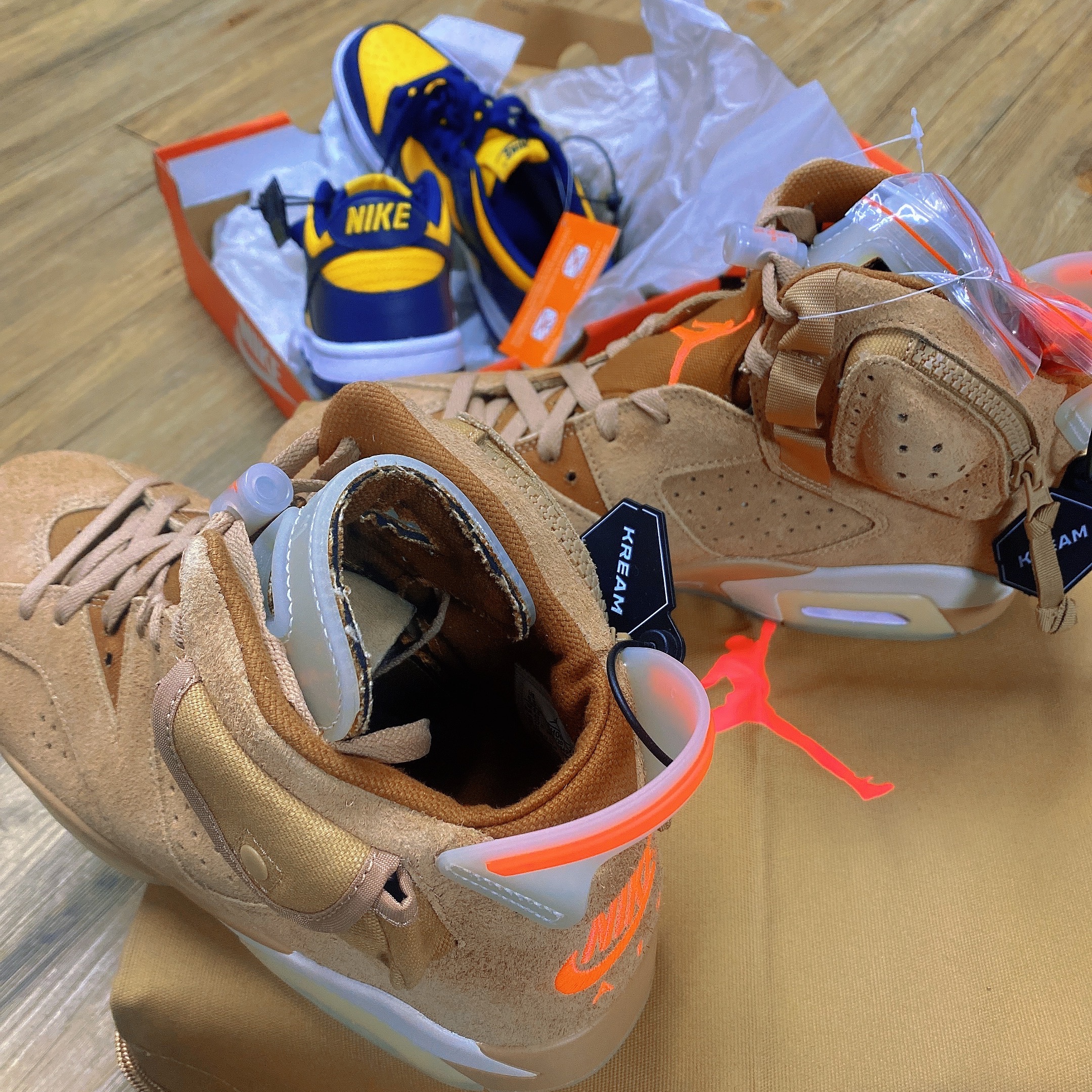 Jordan 6 x Travis Scott Retro SP British Khaki, Nike Dunk Low Retro Varsity Maize 착용 스타일