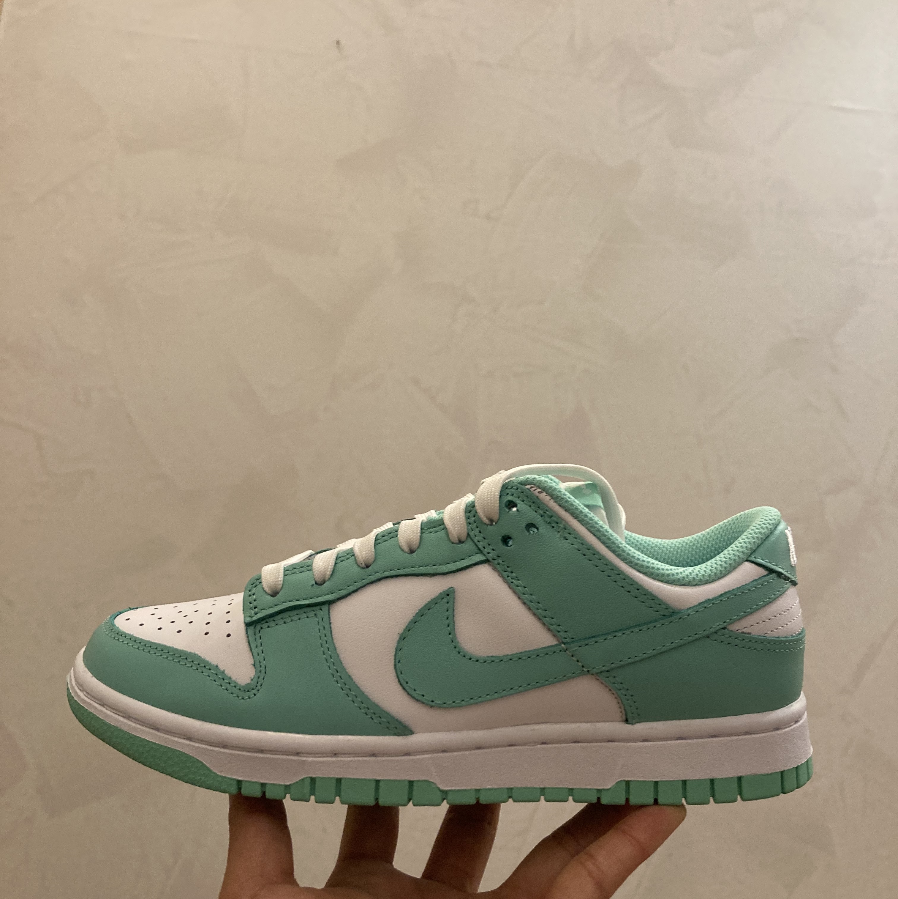 (W) Nike Dunk Low Green Glow 착용 스타일