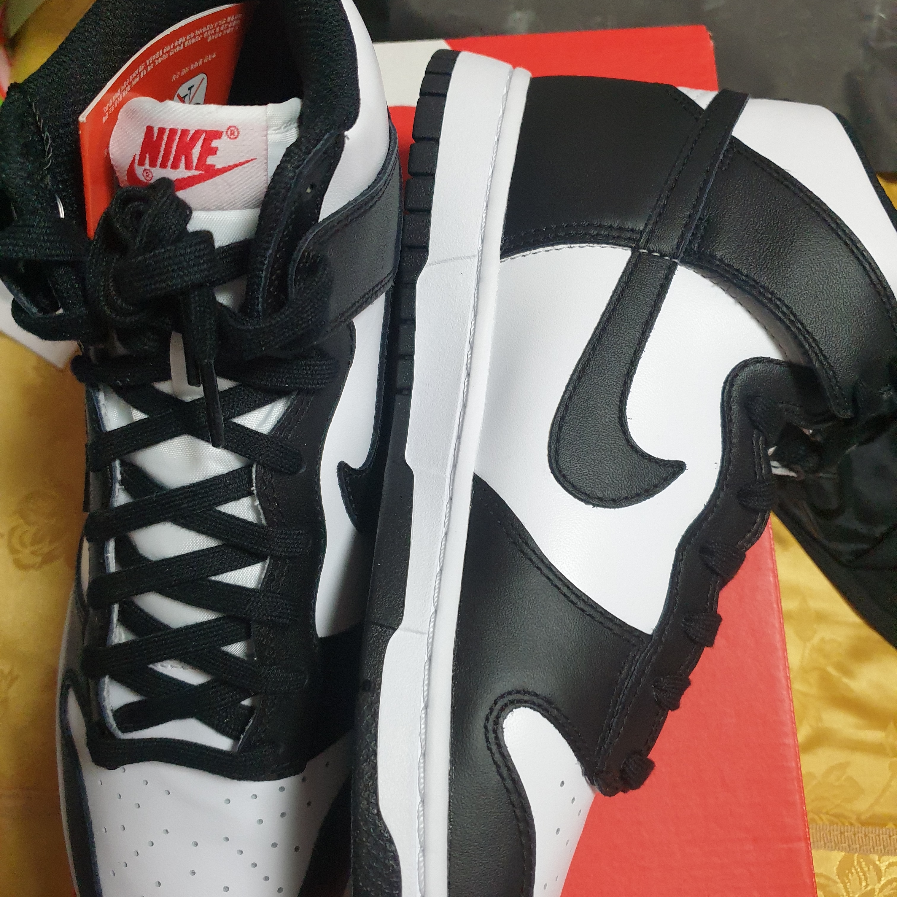 Nike Dunk High Retro Black and White 착용 스타일