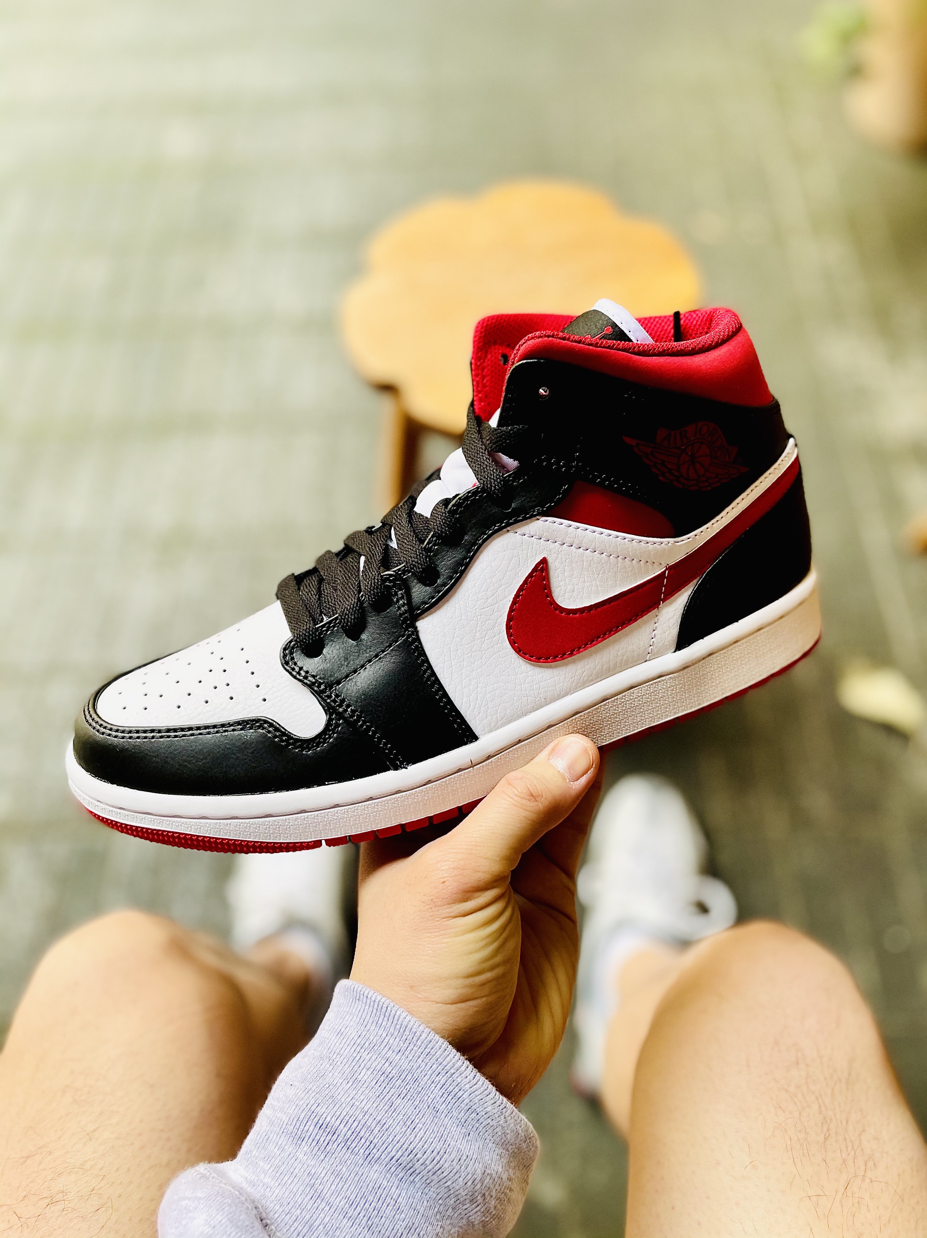 Jordan 1 Mid Gym Red Black White 착용 스타일