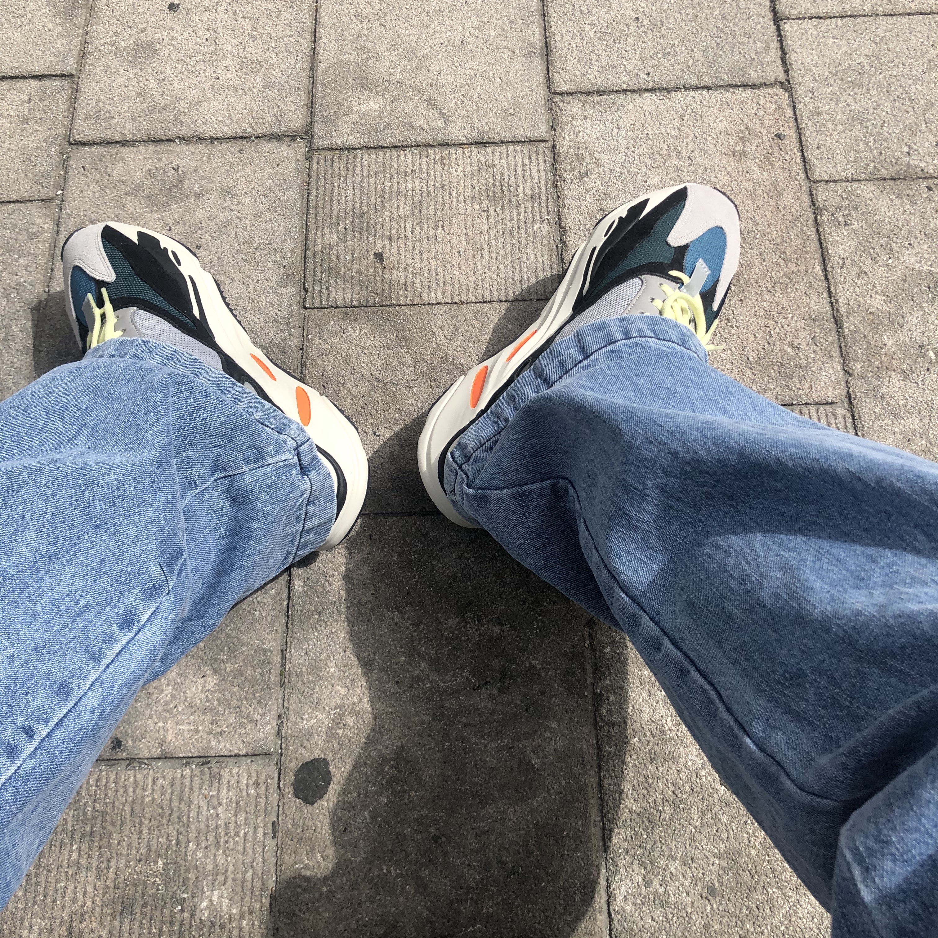 Adidas Yeezy Boost 700 Wave Runner Solid Grey 2017/2019 착용 스타일