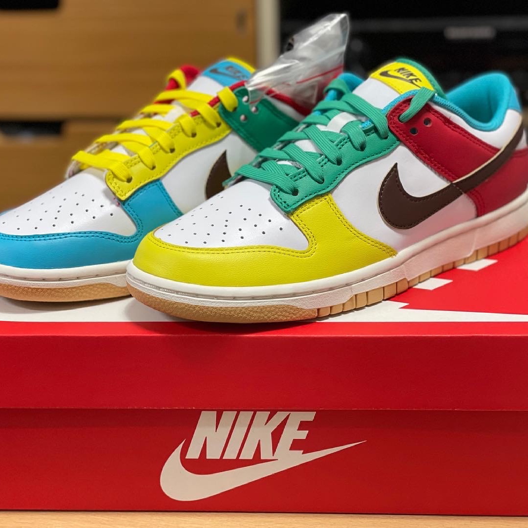 Nike Dunk Low SE Free.99 White, Jordan 1 Mid Gym Red Black White 착용 스타일 - 1