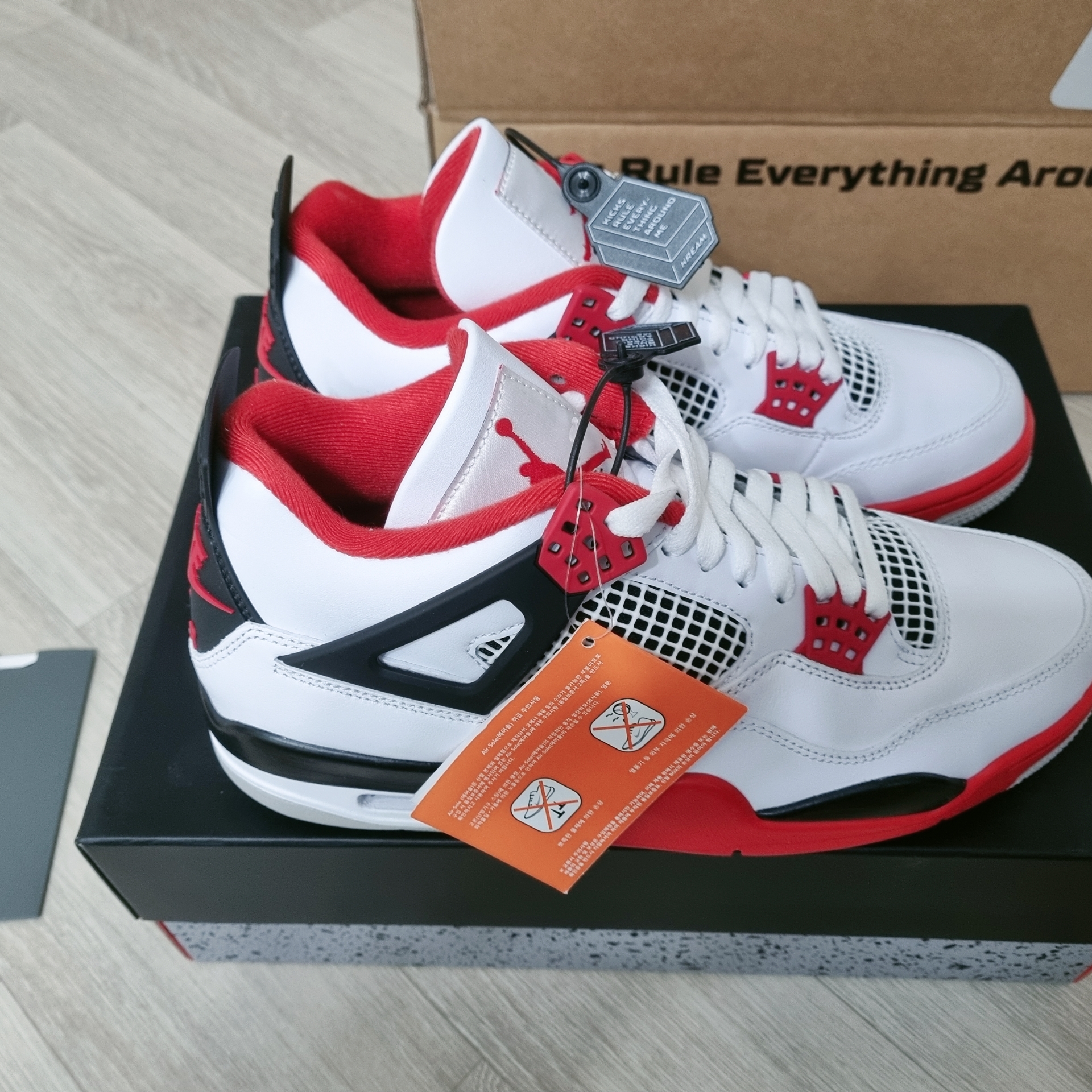 Jordan 4 Retro OG Fire Red 2020 착용 스타일 - 2
