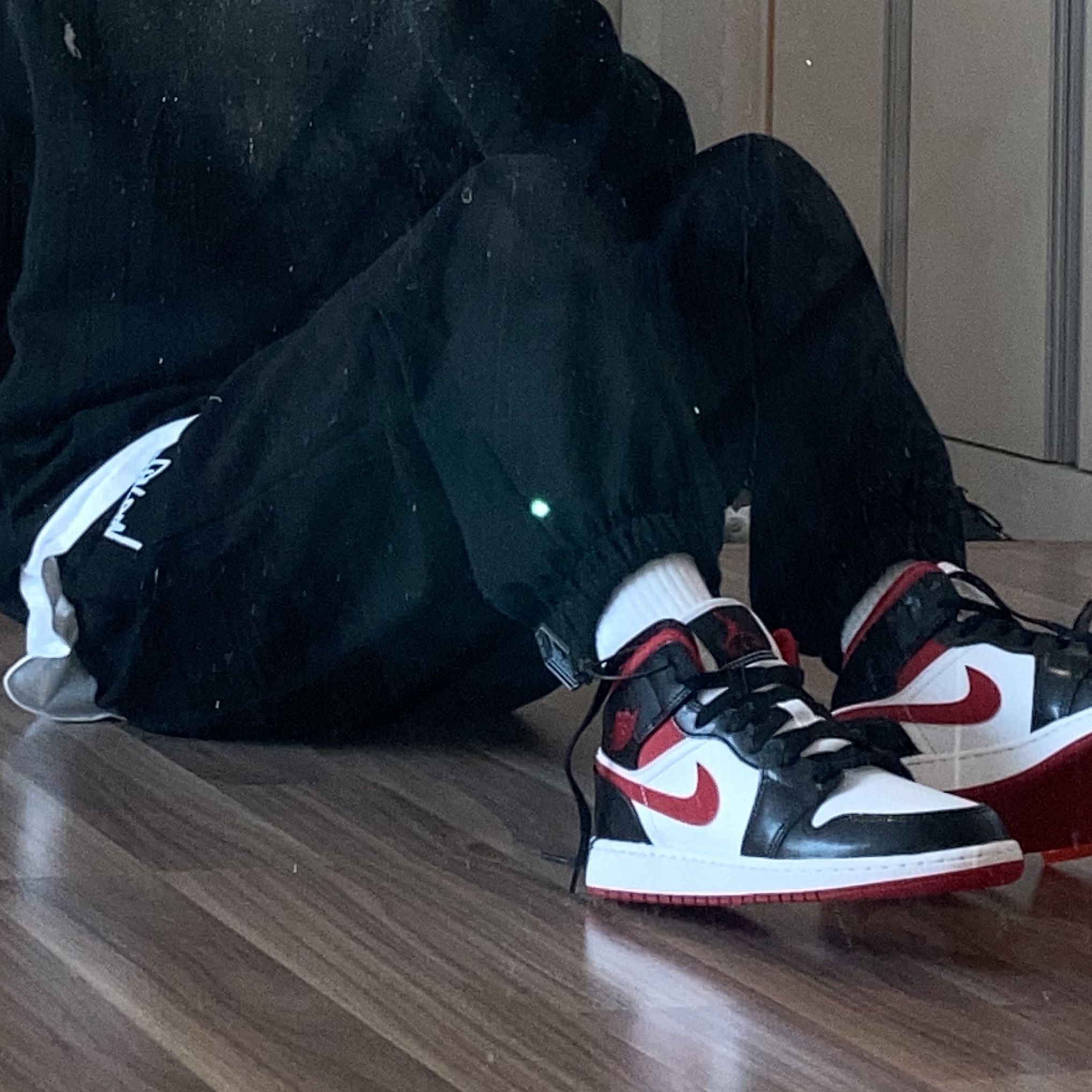 (GS) Jordan 1 Mid Gym Red Black White 착용 스타일