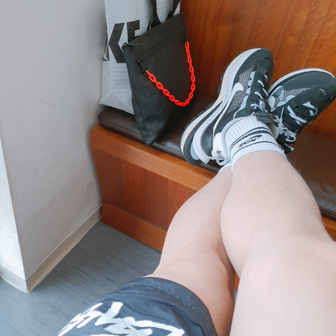 Nike x Sacai VaporWaffle Black White, Nike x Stussy Water Shorts Off Noir 착용 스타일