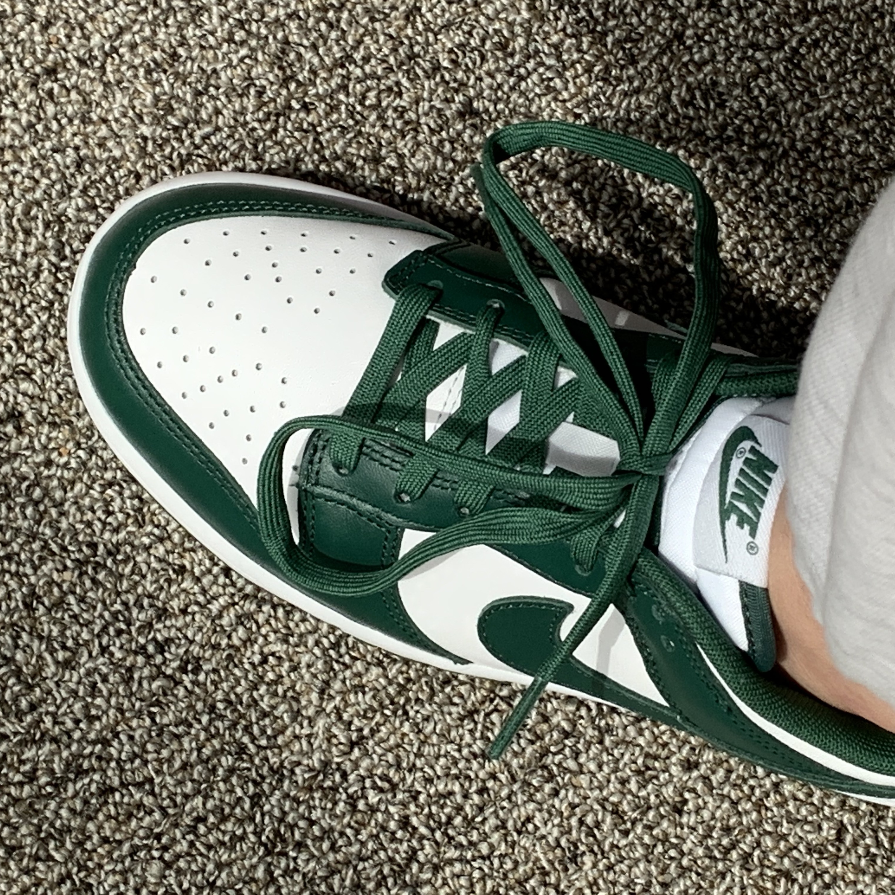 Nike Dunk Low Retro Varsity Green 착용 스타일