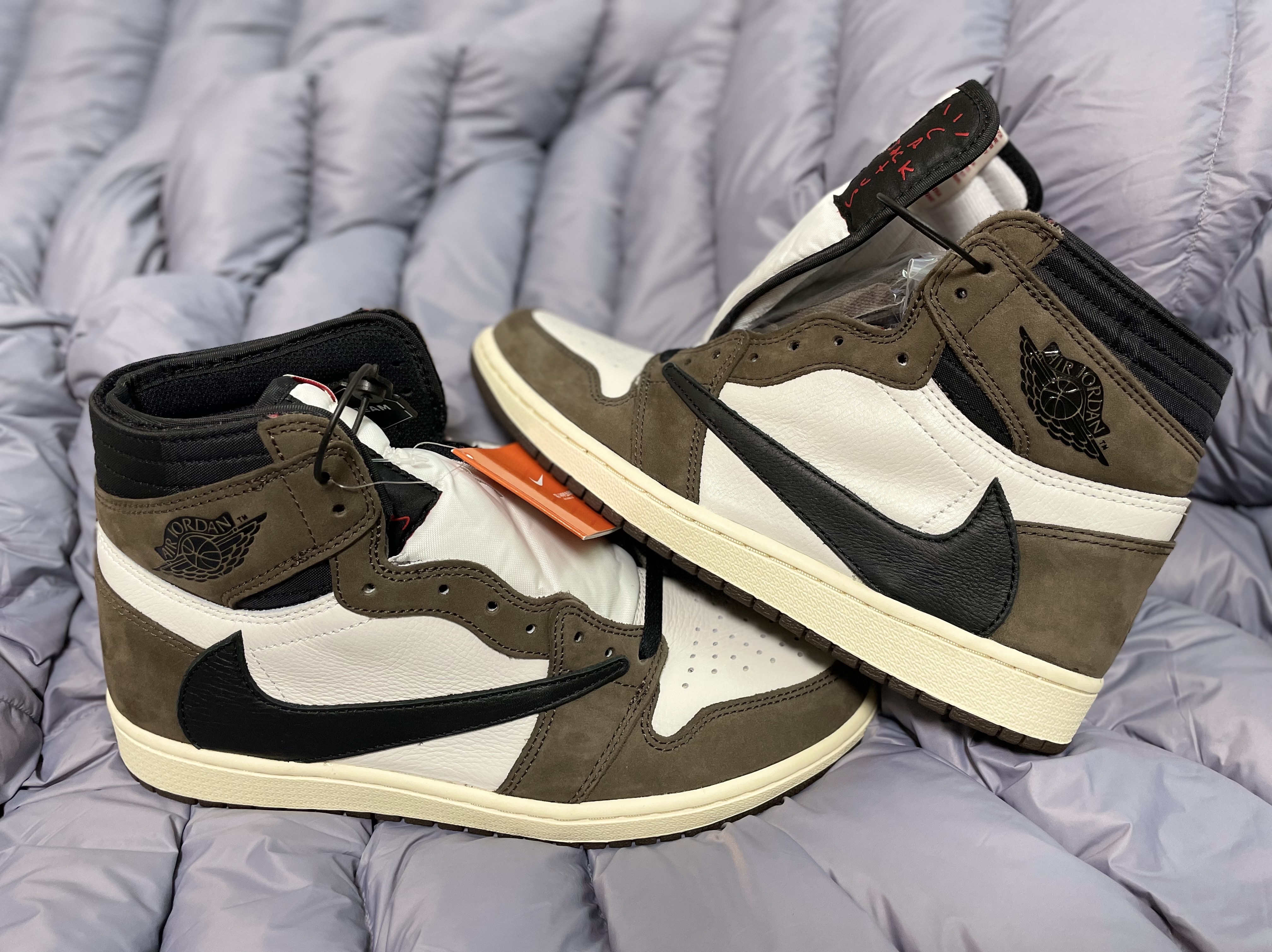 Jordan 1 x Travis Scott Retro High OG SP Mocha 착용 스타일