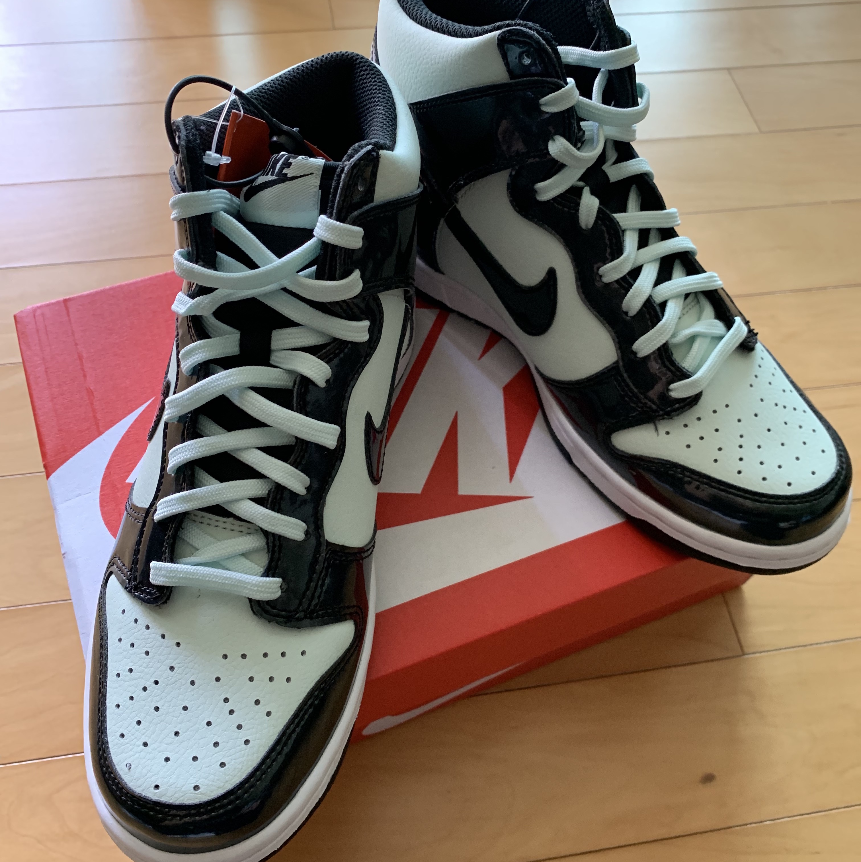 Nike Dunk High Barely Green 착용 스타일 - 2