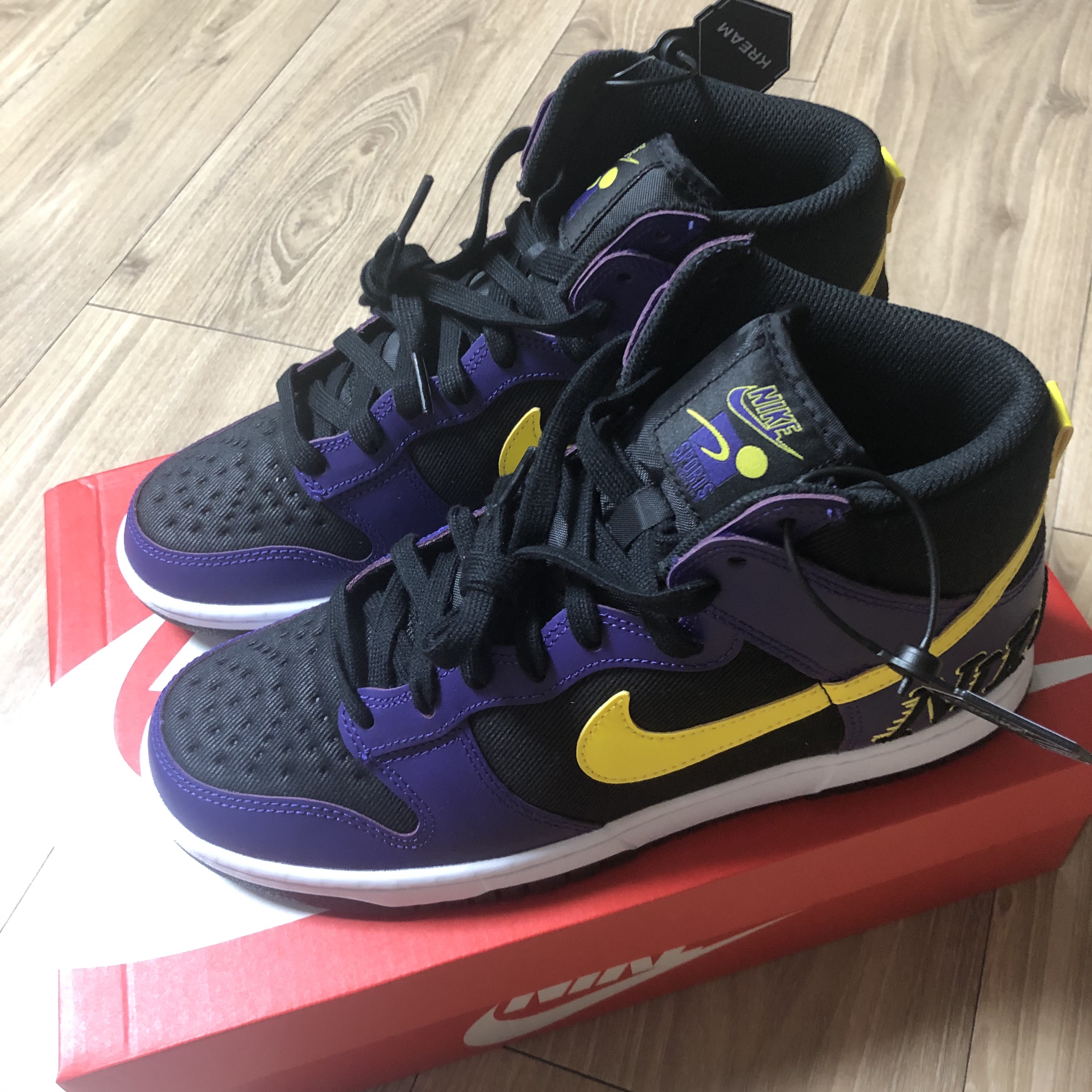Nike Dunk High PRM EMB Court Purple 착용 스타일 - 2