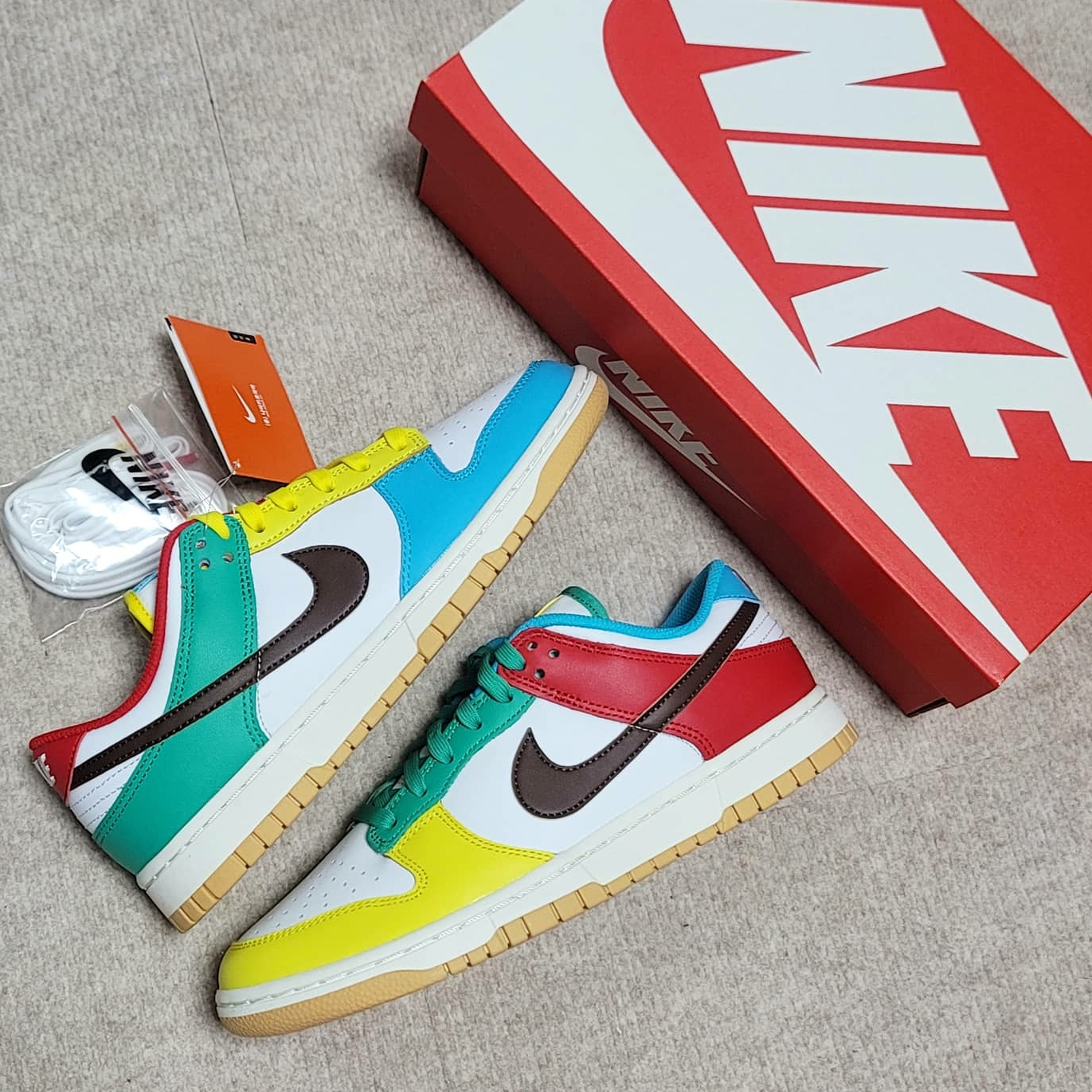Nike Dunk Low SE Free.99 White 착용 스타일