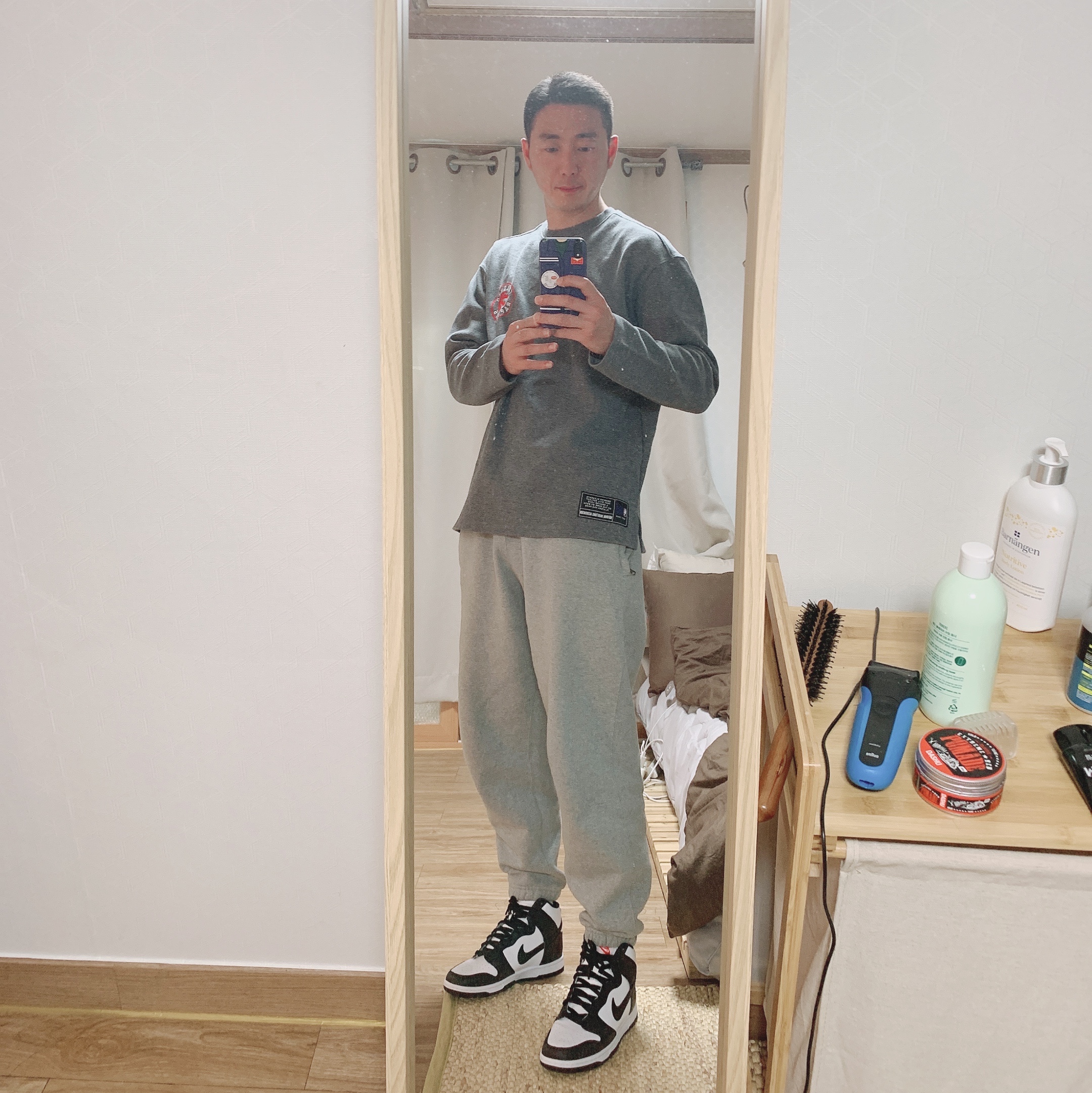 Nike Dunk High Retro Black and White, Nike NRG Solo Swoosh Fleece Pants Dark Grey Heather - US/EU 착용 스타일 - 1