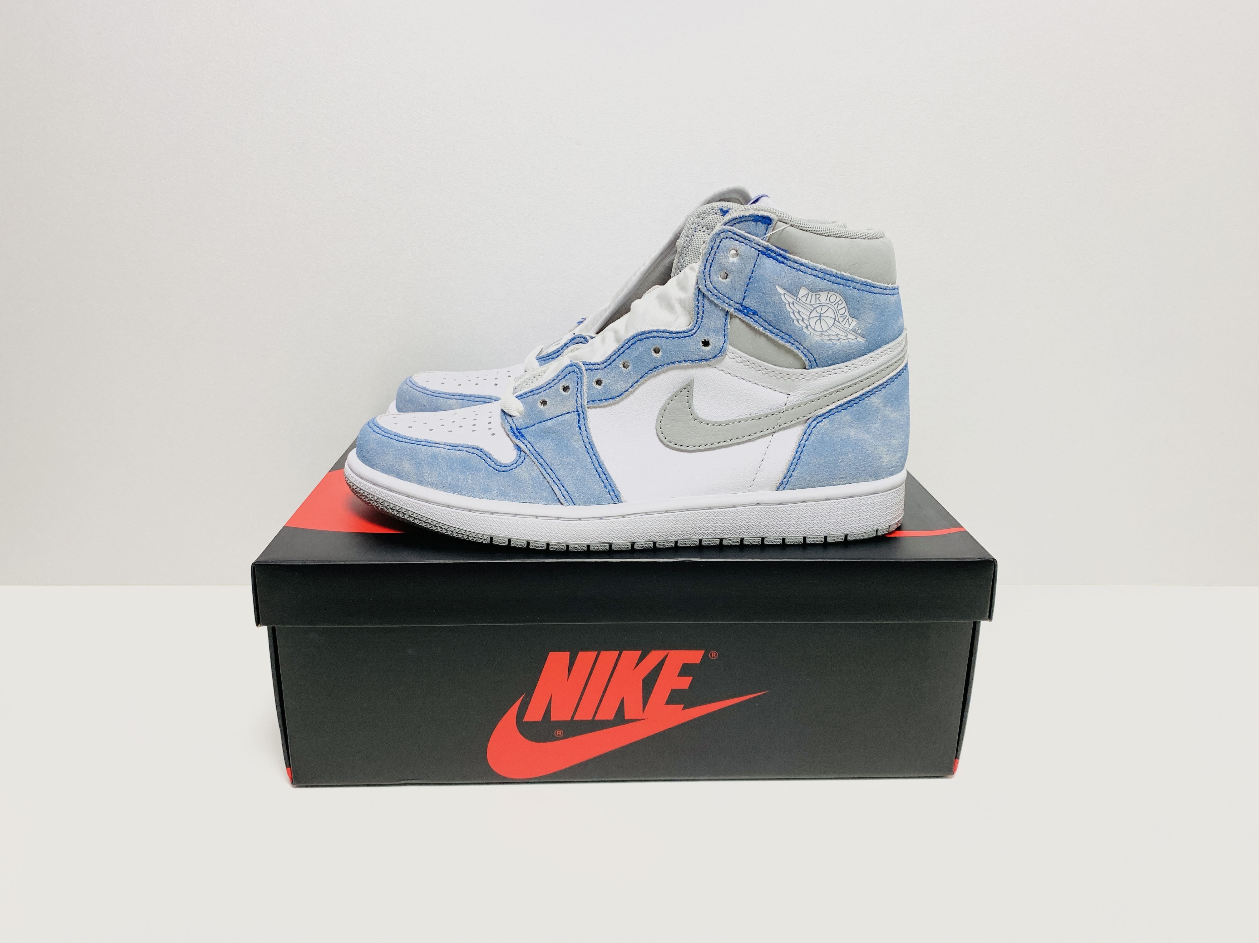 Jordan 1 Retro High OG Hyper Royal 착용 스타일 - 1