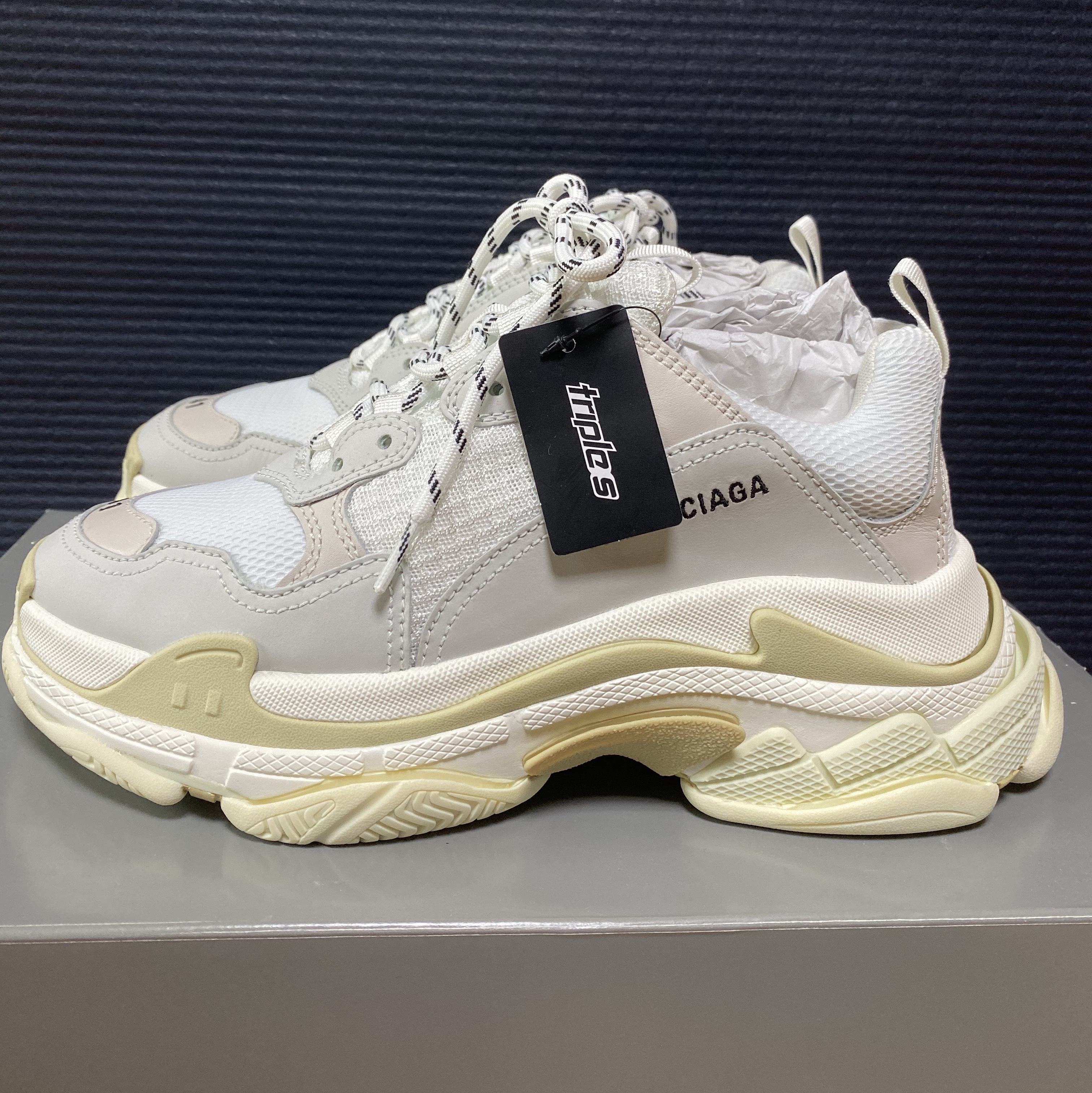 Balenciaga Triple S Sneakers White 2019, Balenciaga Triple S White 2018 착용 스타일 - 2