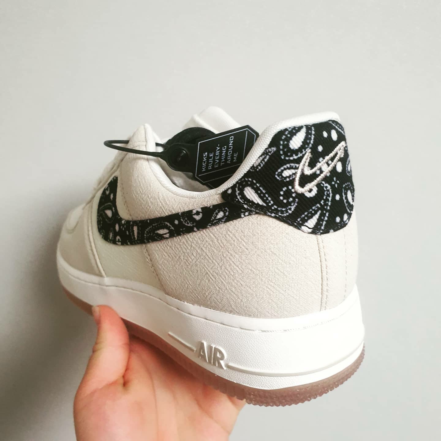 Nike Air Force 1 '07 LV8 Paisley Swoosh 착용 스타일 - 2