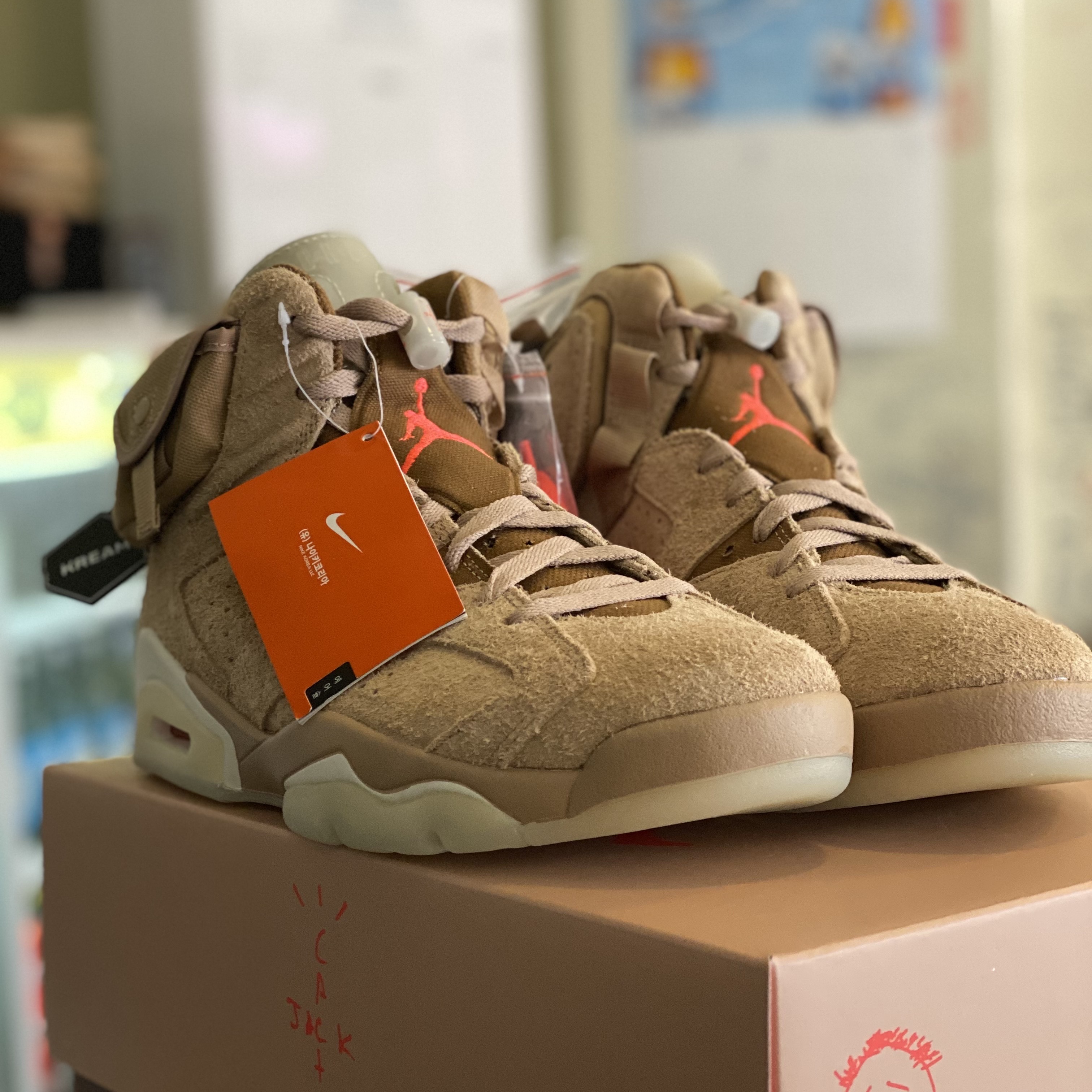 Jordan 6 x Travis Scott Retro SP British Khaki 착용 스타일