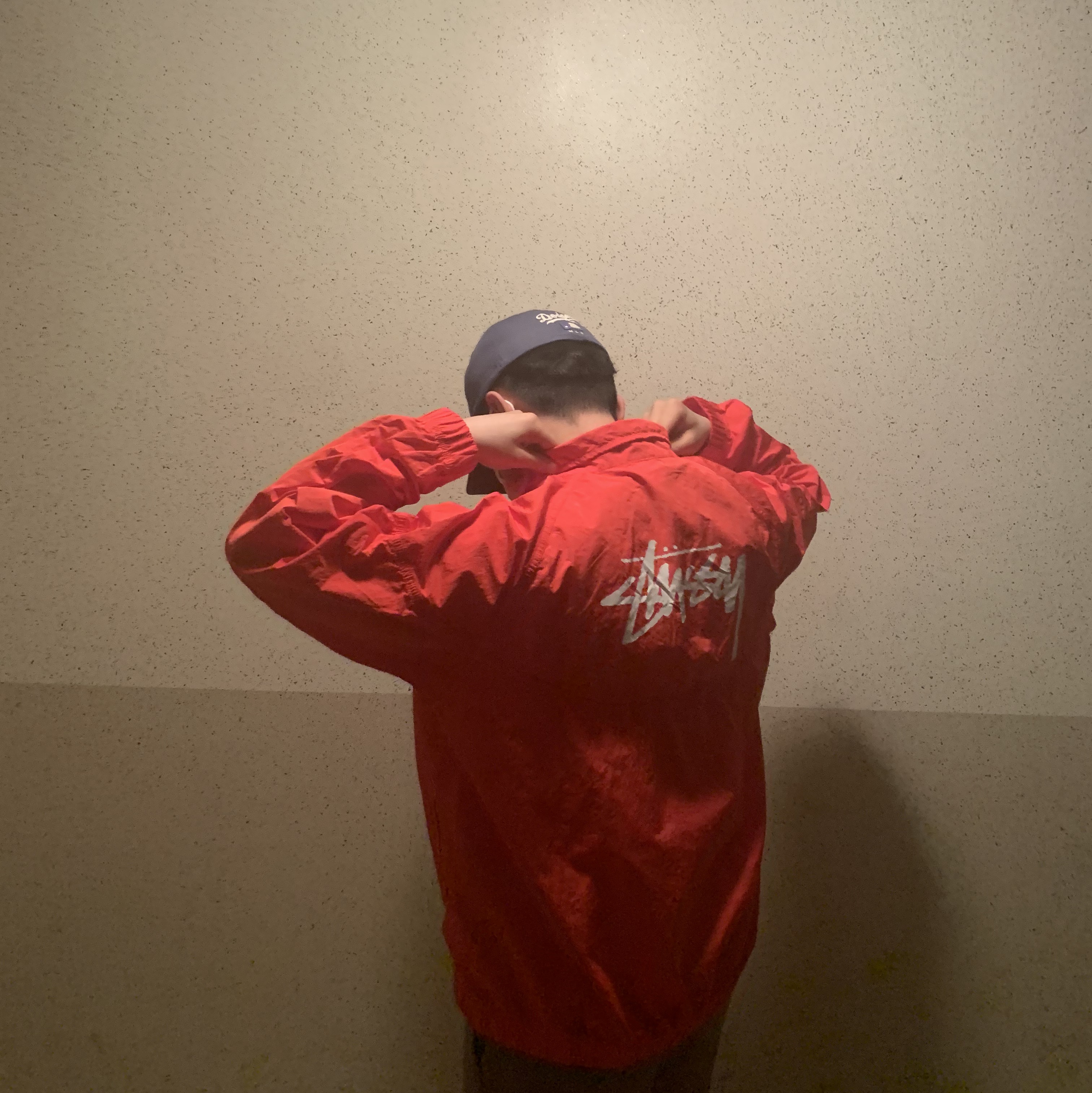 Nike x Stussy Windrunner Jacket Habanero Red 착용 스타일