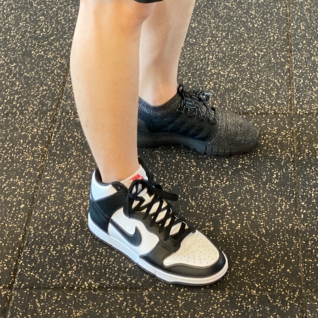 Nike Dunk High Retro Black and White 착용 스타일 - 2