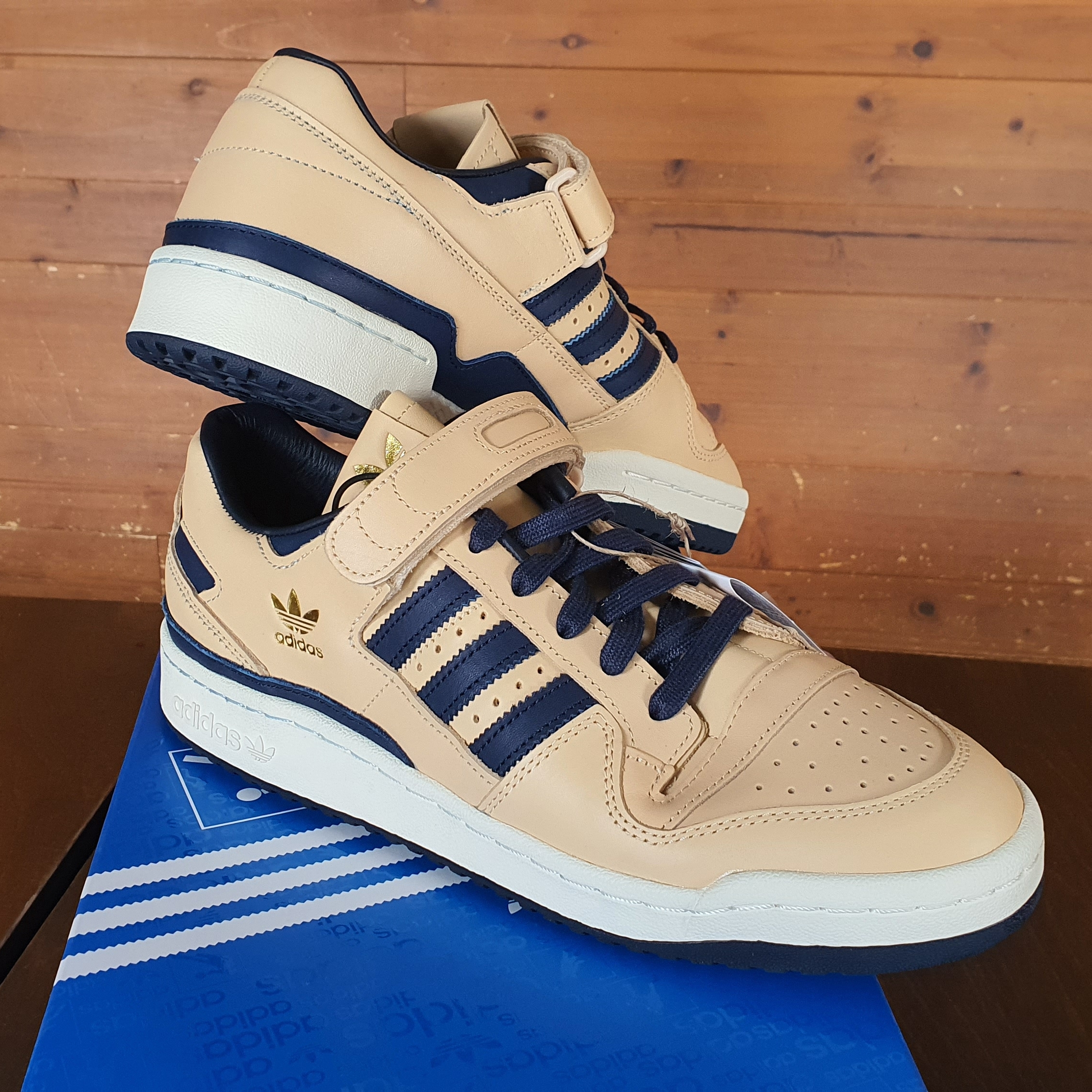Adidas Forum 84 Low Beige 착용 스타일 - 1