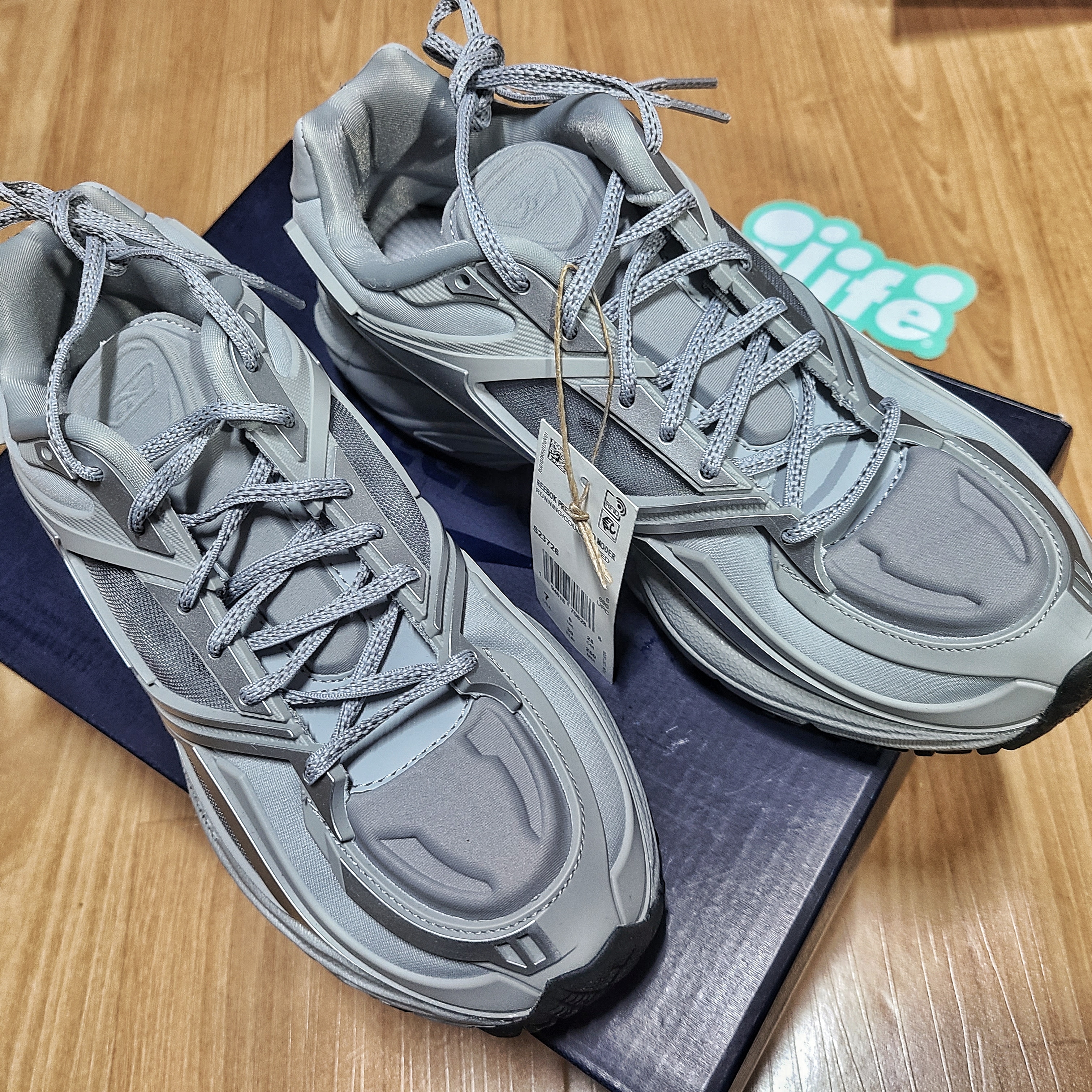 Reebok Premier Road Modern Tonal Silver 착용 스타일 - 2