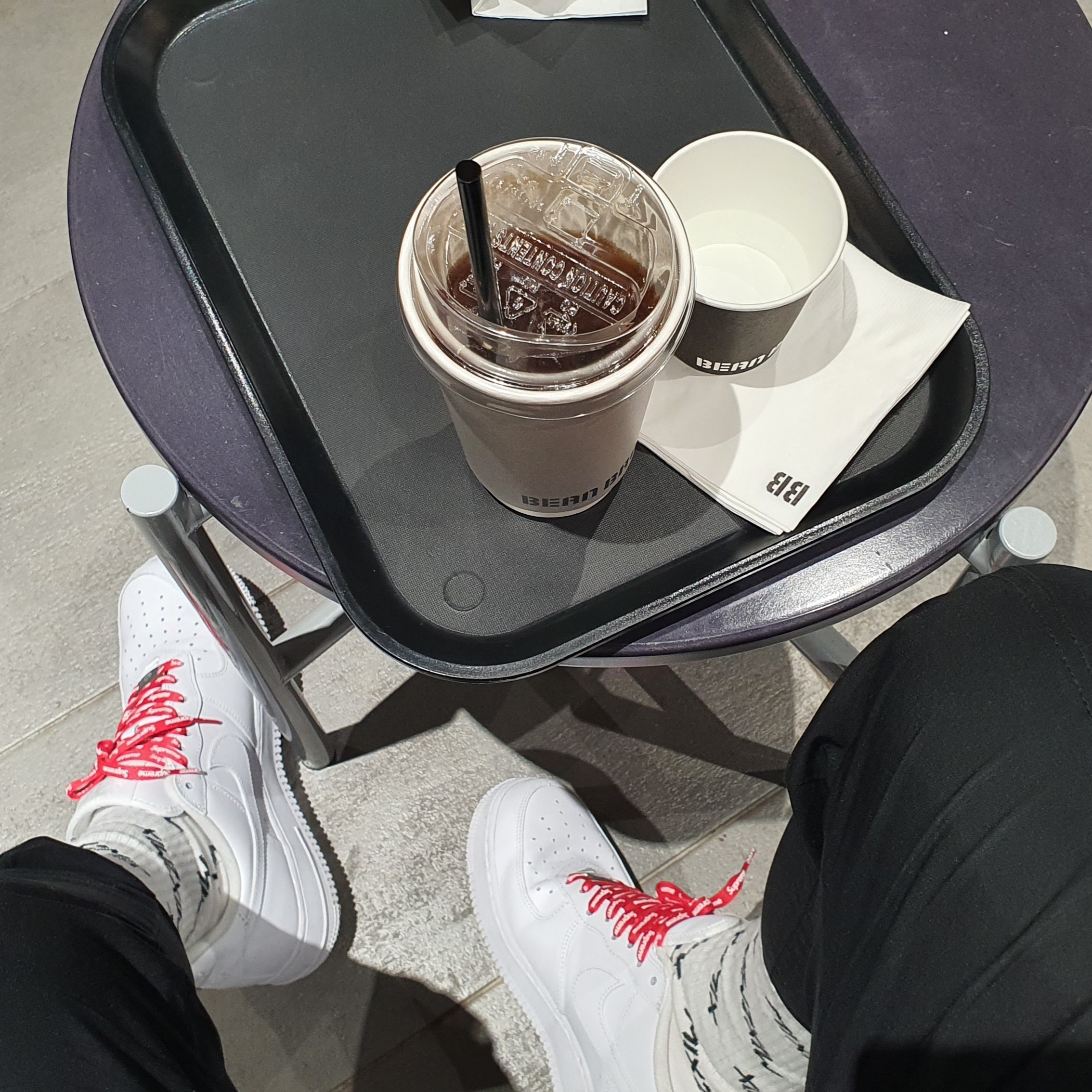 Nike x Supreme Air Force 1 Low White, Play Comme des Garcons x Nike T-Shirt White 착용 스타일 - 1