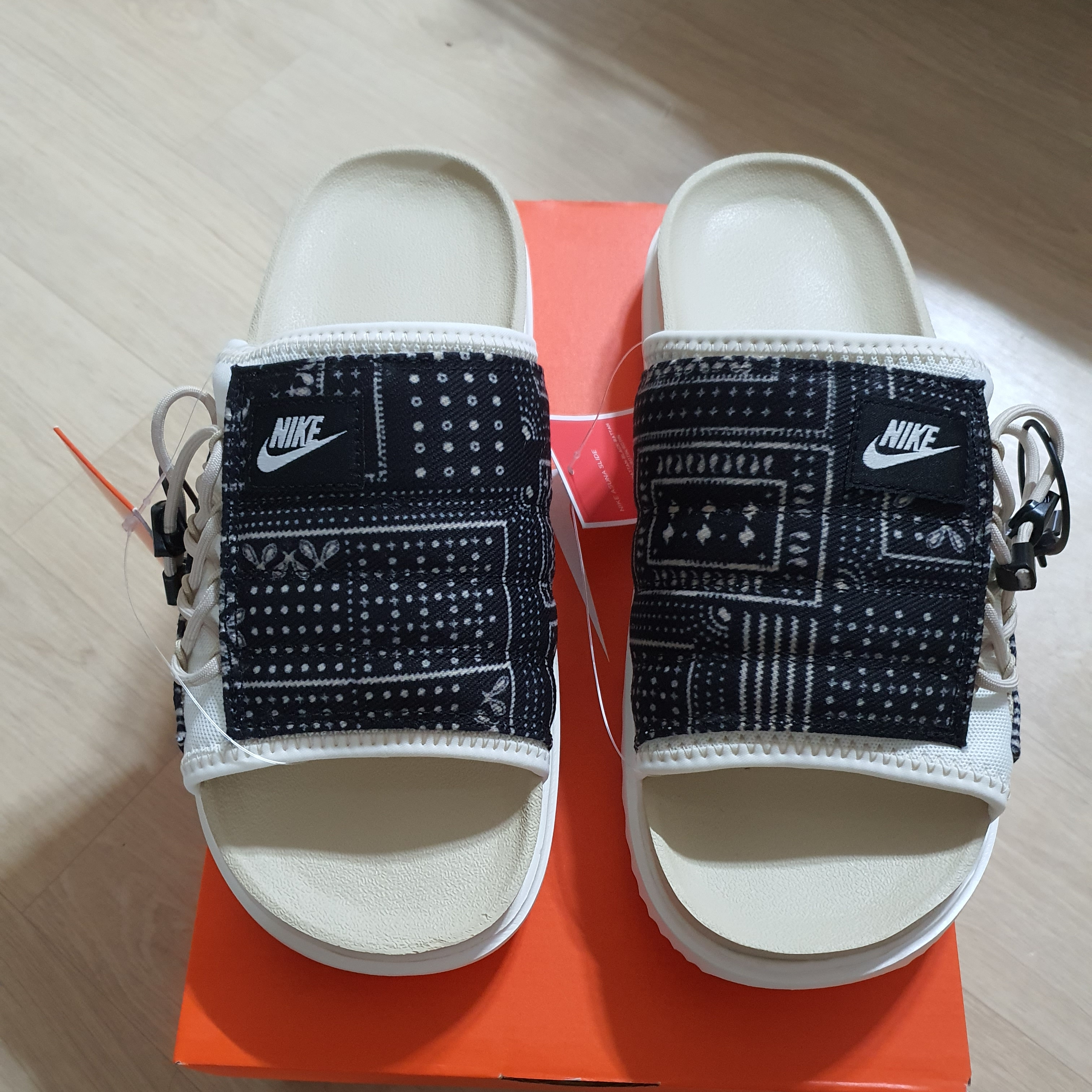 Nike Asuna Slide Pale Ivory Rattan 착용 스타일