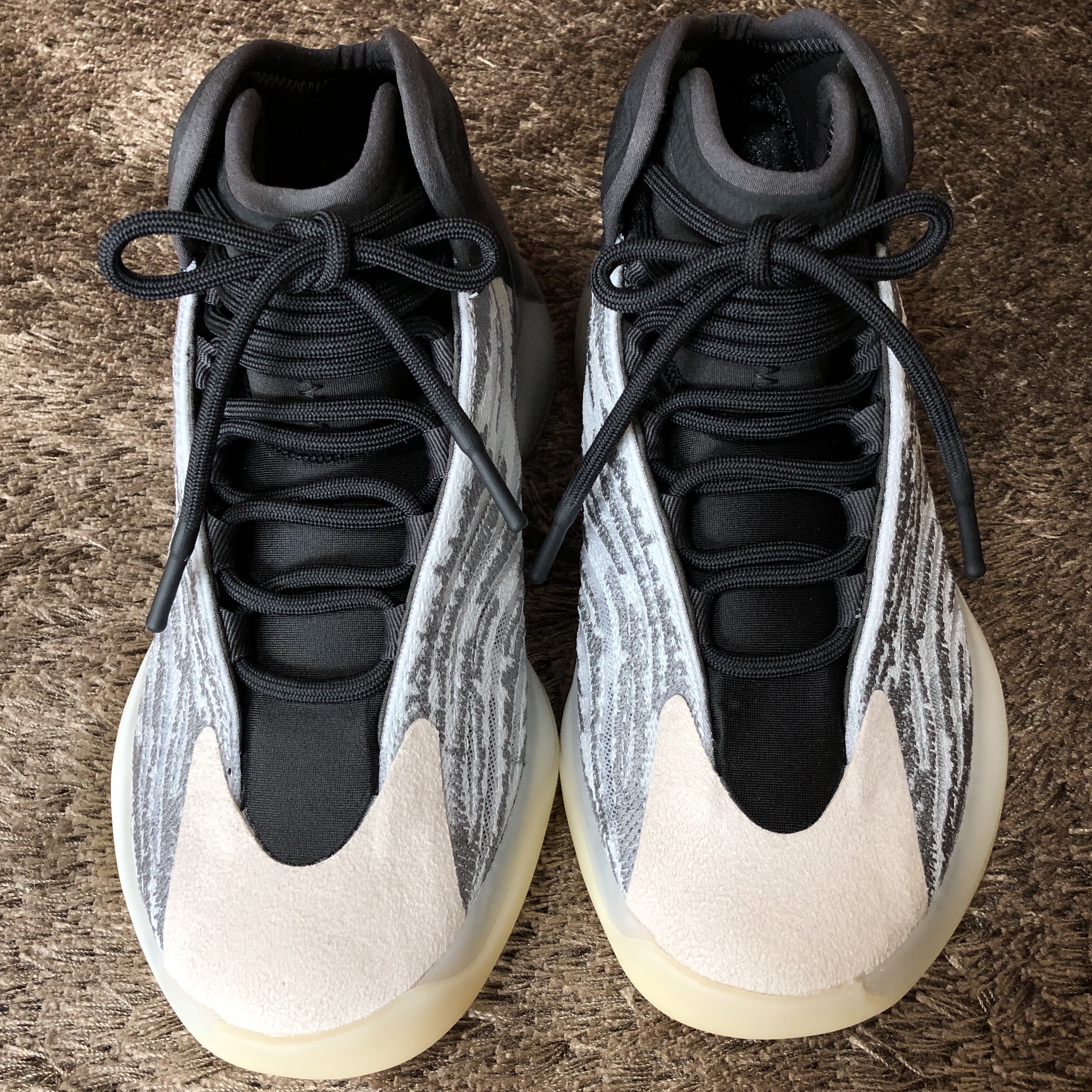 Adidas Yeezy QNTM Lifestyle 착용 스타일 - 3