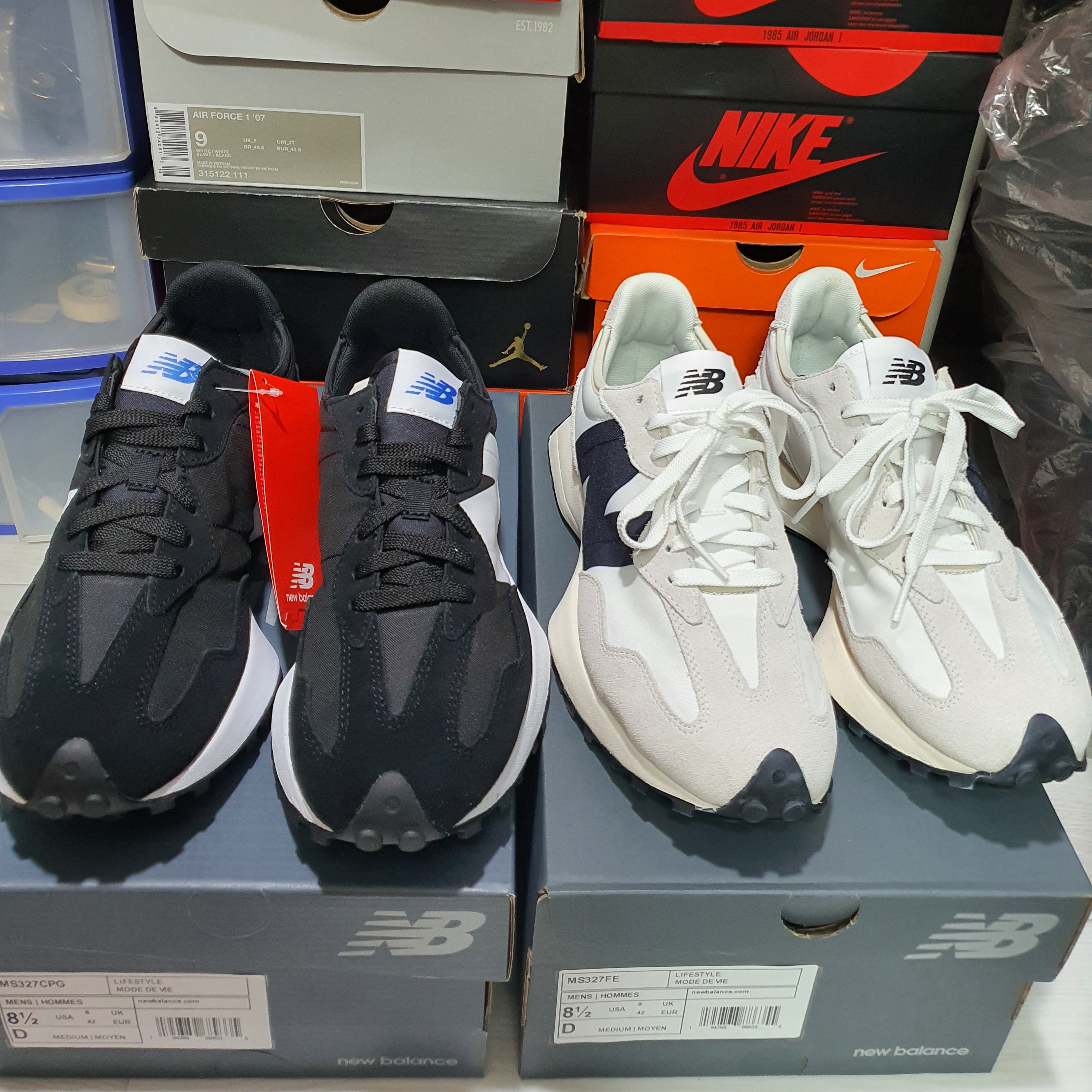 New Balance 327 Black, New Balance 327 White Black 착용 스타일