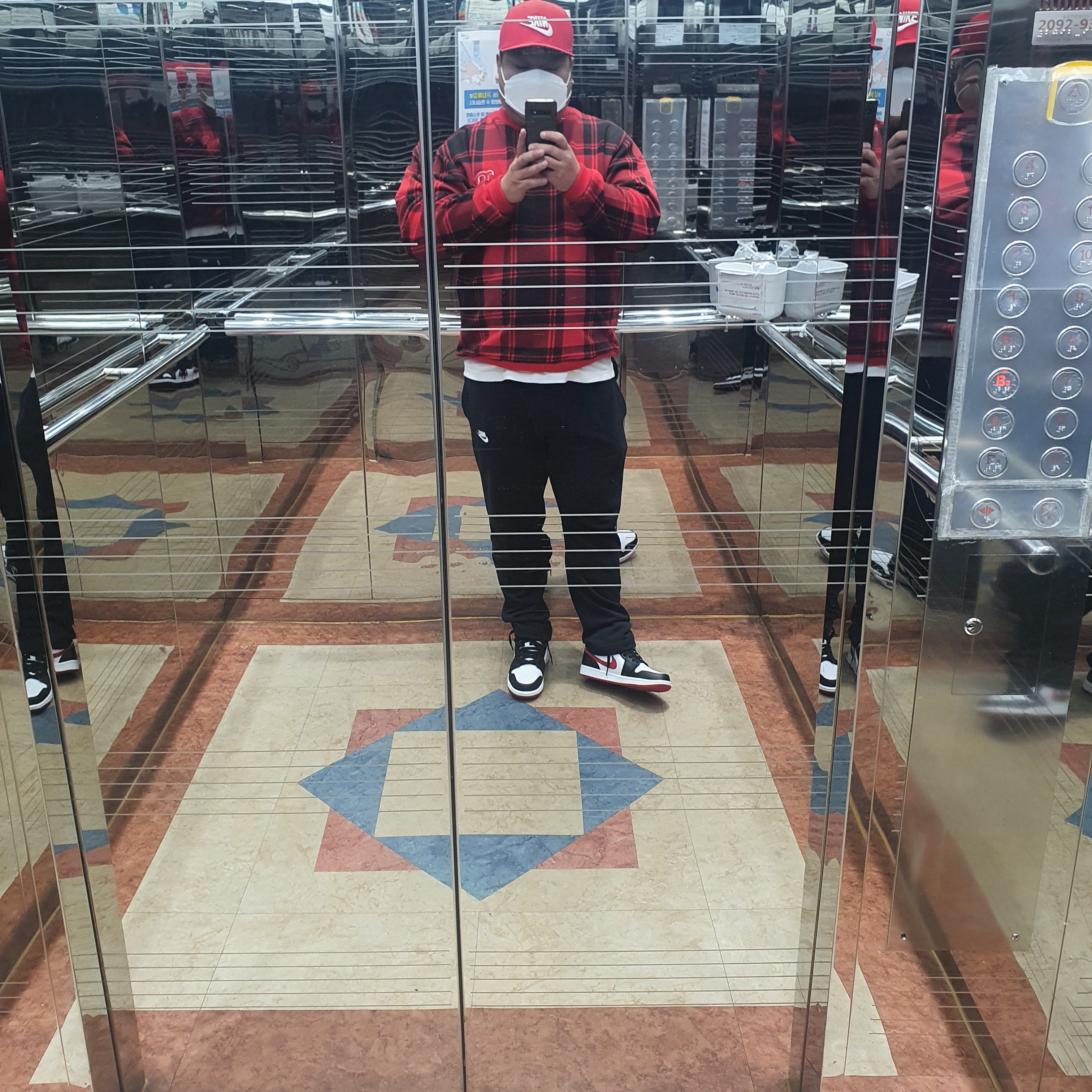 Jordan 1 Mid Gym Red Black White 착용 스타일