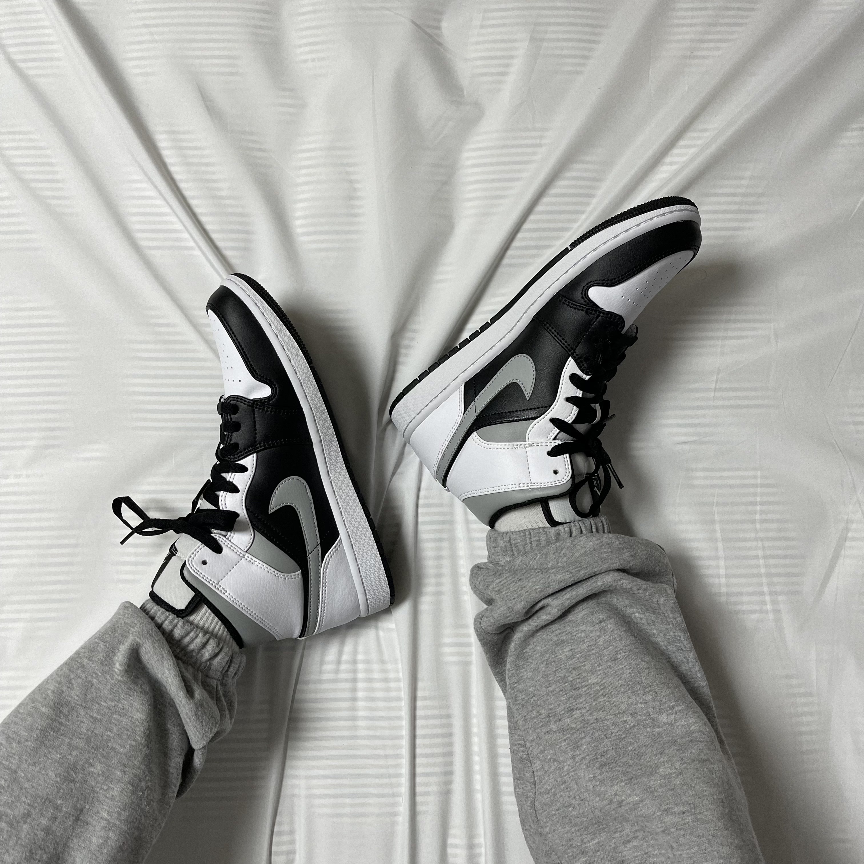 Jordan 1 Mid White Shadow 착용 스타일 - 3