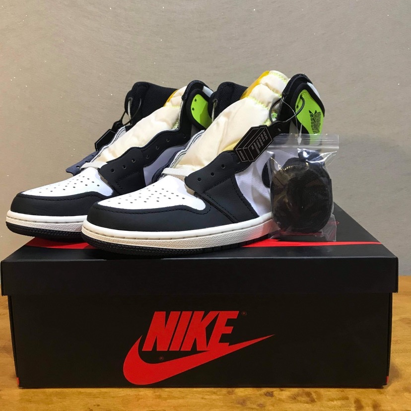 Jordan 1 Retro High OG Volt Gold 착용 스타일 - 1