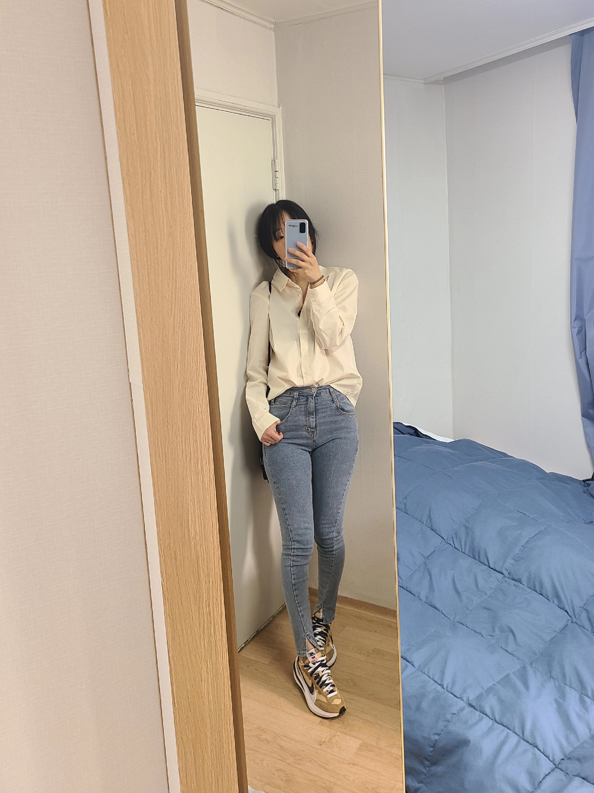 Nike x Sacai VaporWaffle Sesame and Blue Void 착용 스타일