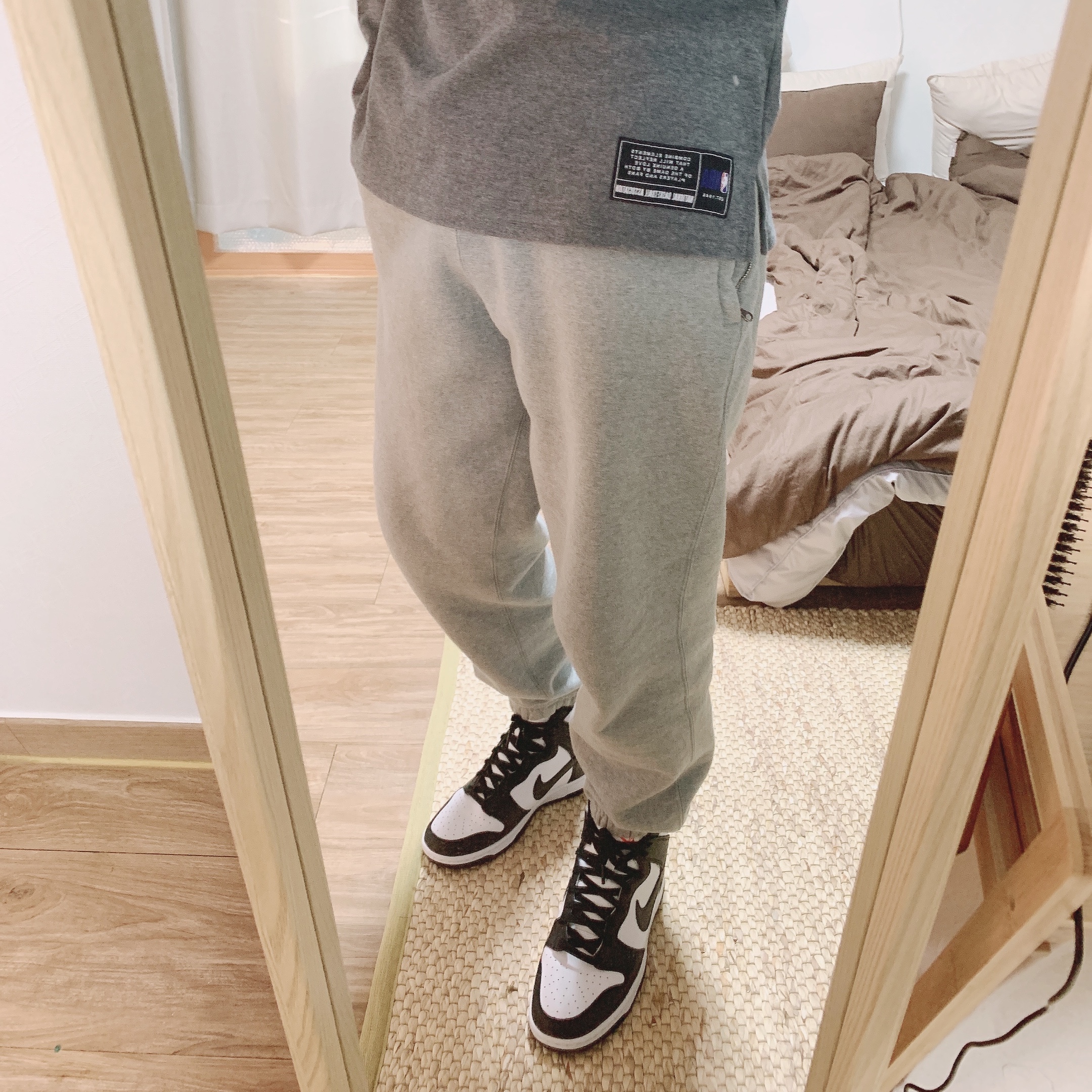 Nike Dunk High Retro Black and White, Nike NRG Solo Swoosh Fleece Pants Dark Grey Heather - US/EU 착용 스타일 - 2
