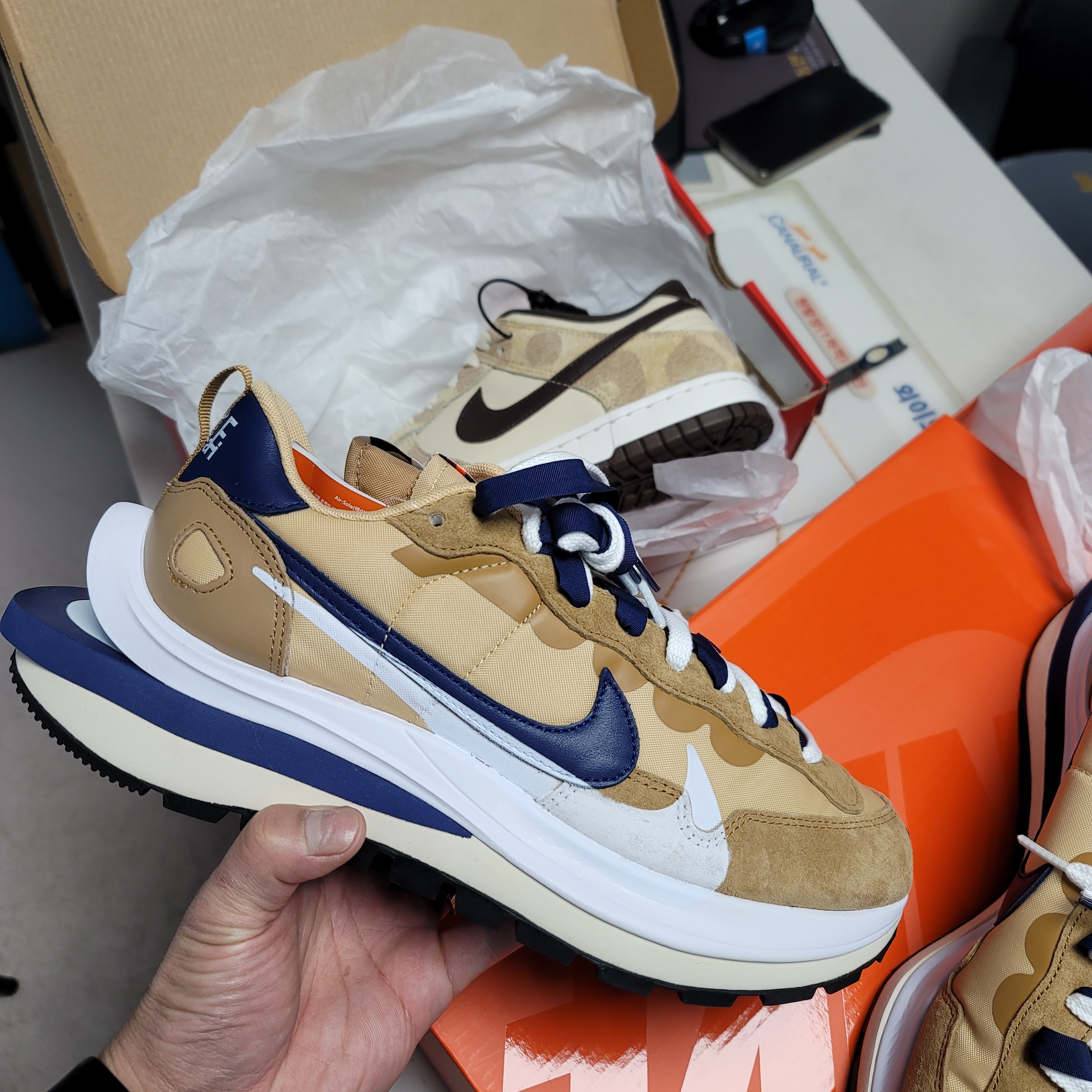 Nike x Sacai VaporWaffle Sesame and Blue Void, Nike Dunk Low Retro PRM Cheetah 착용 스타일
