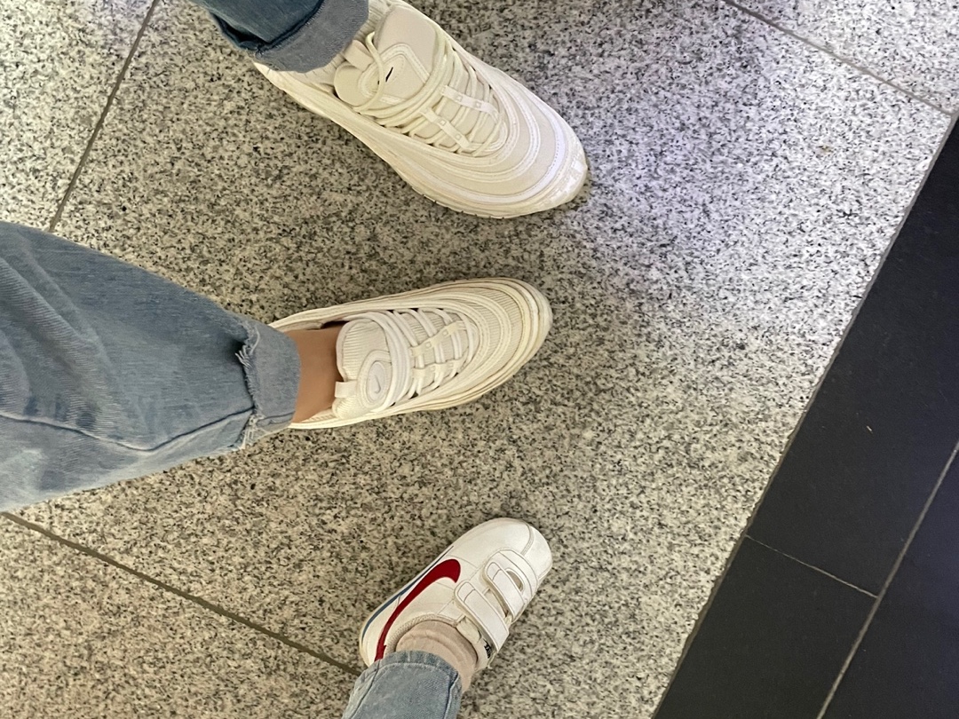 (W) Nike Air Max 97 White Pure Platinum, Nike Air Max 97 Reflective Logo Cream 착용 스타일
