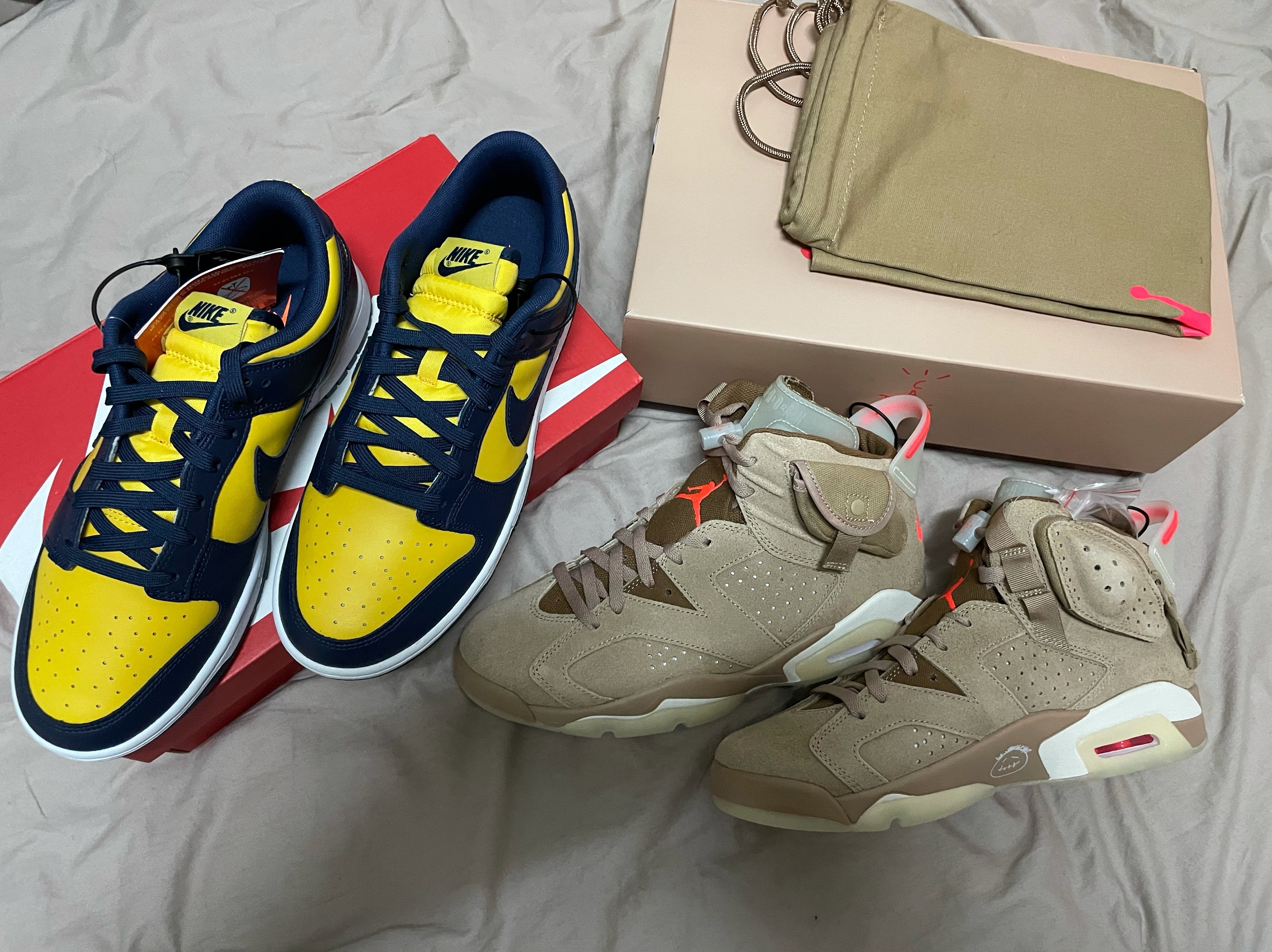 Jordan 6 x Travis Scott Retro SP British Khaki, Nike Dunk Low Retro Varsity Maize 착용 스타일 - 1