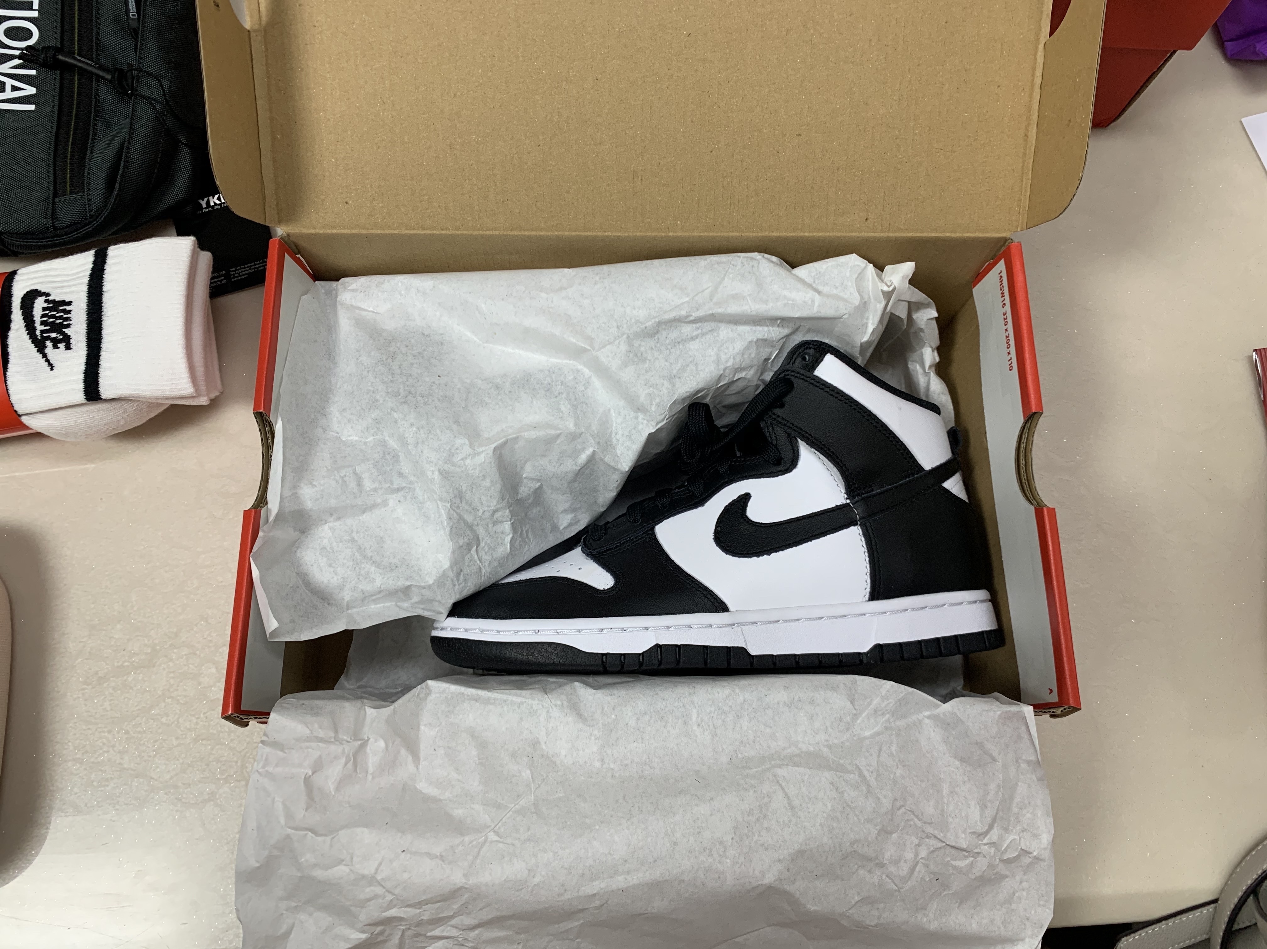 (W) Nike Dunk High Black and White 착용 스타일 - 2