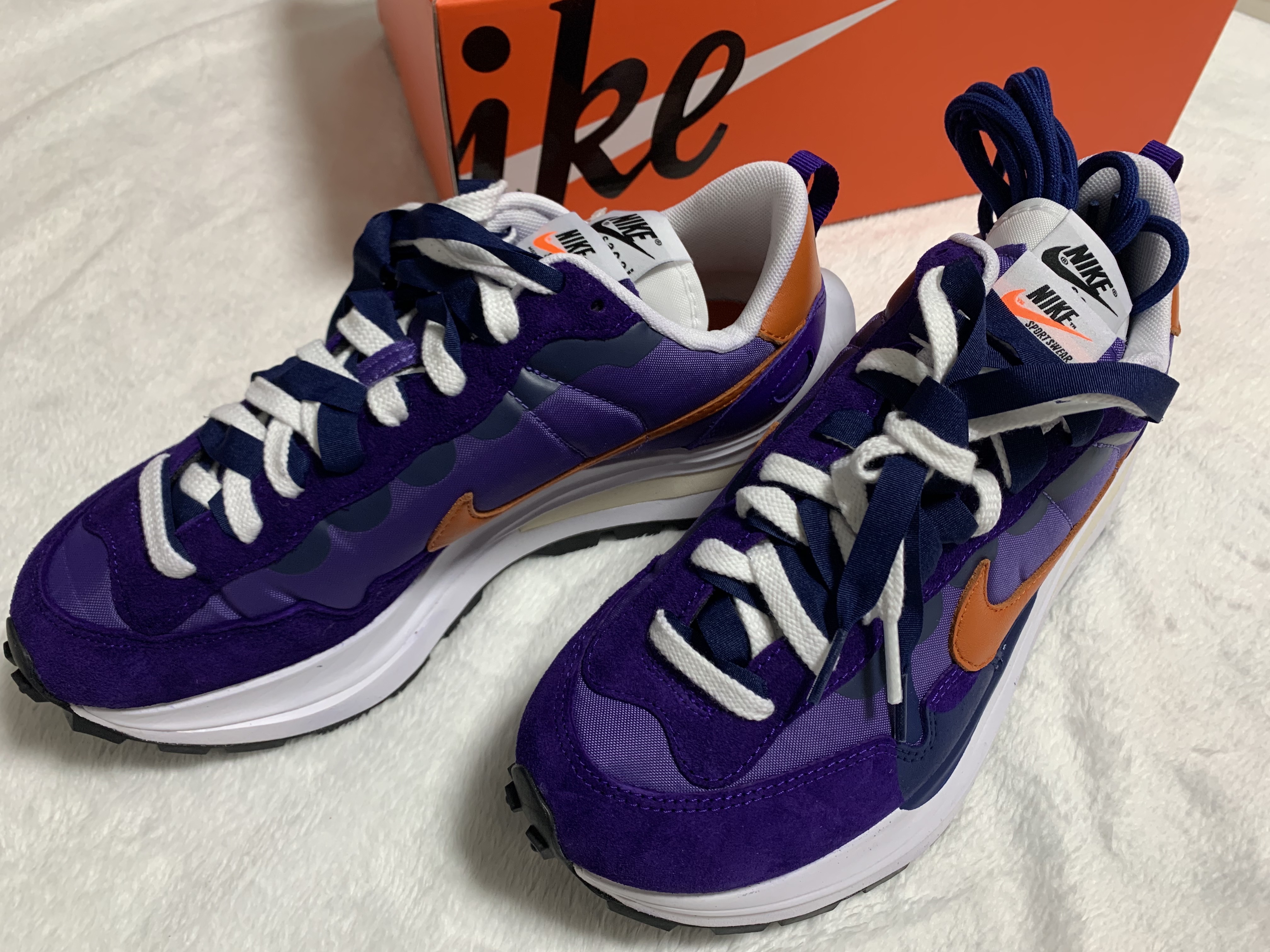 Nike x Sacai VaporWaffle Dark Iris 착용 스타일 - 1