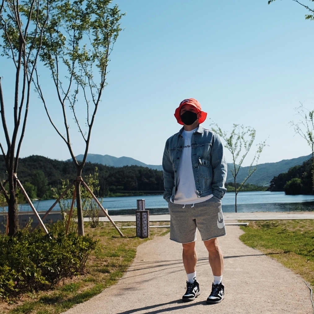 Nike x Stussy Bucket Hat Habanero Red, Nike x Slam Jam Dunk High SP Clear Black 착용 스타일 - 2