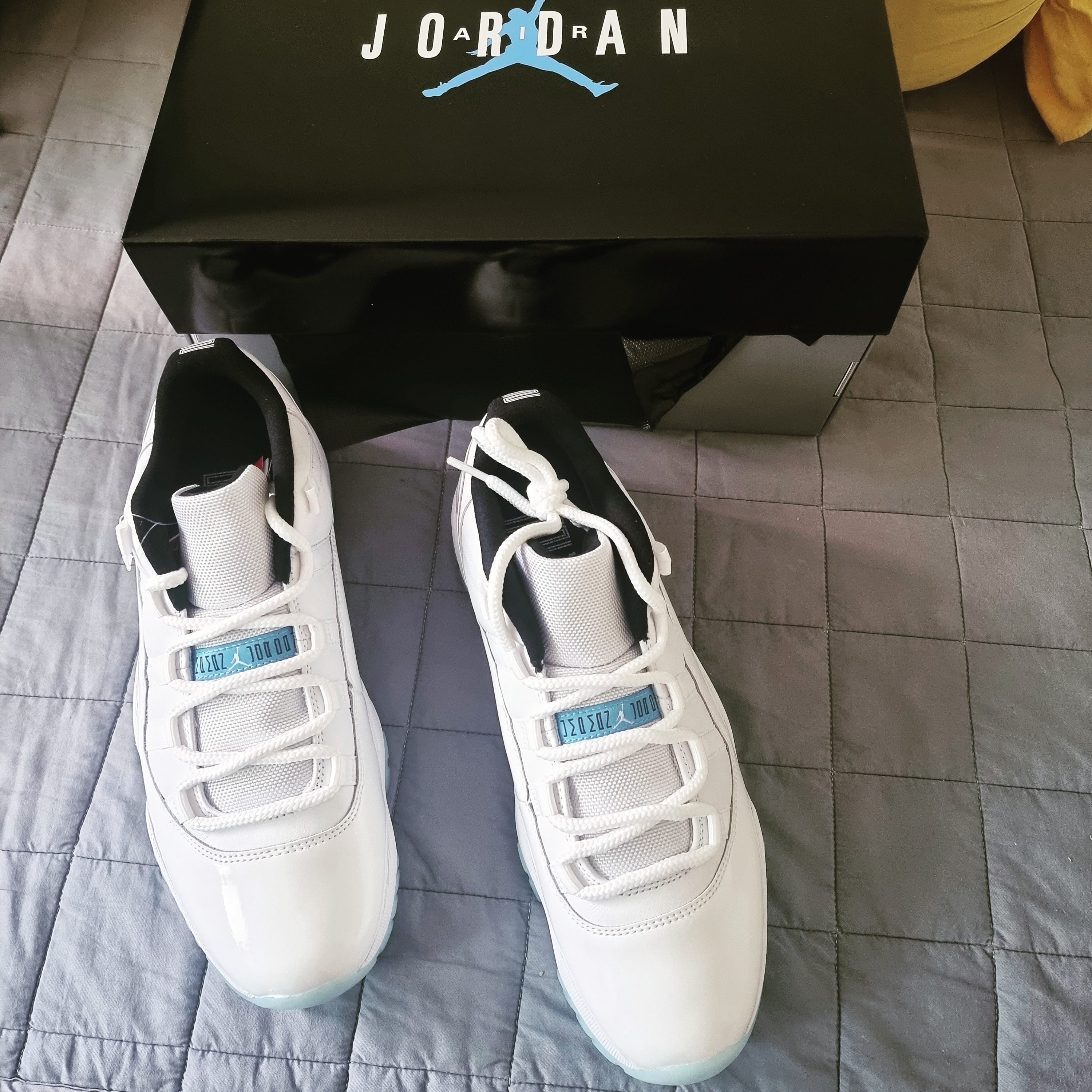 Jordan 11 Retro Low Legend Blue 착용 스타일 - 1